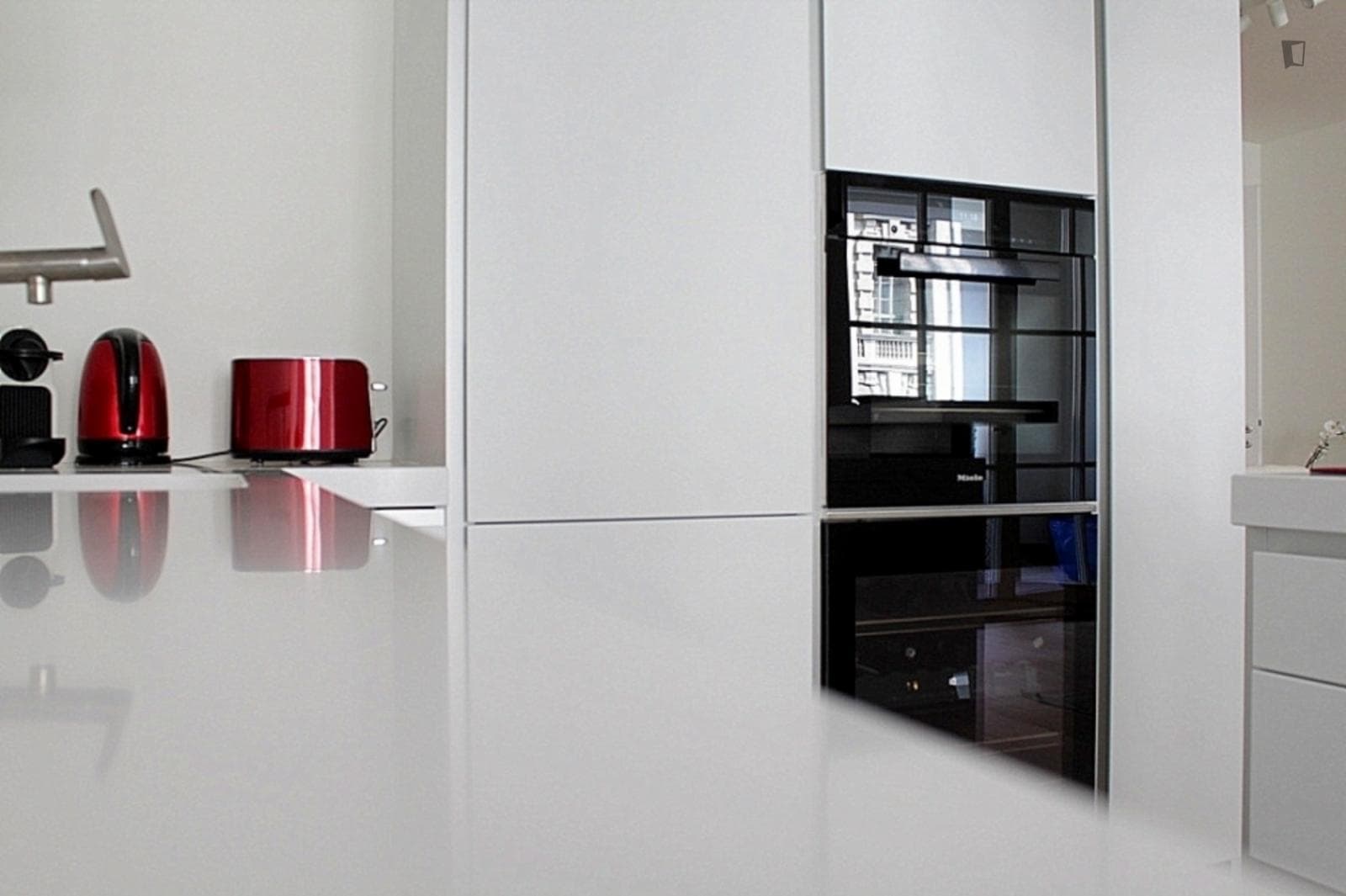 Luminous 2-bedroom apartment with balcony in a quiet street in Mitte photo 1