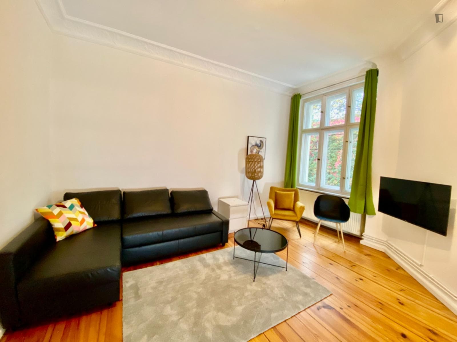 Nice 2-bedroom apartment not far from Alexanderplatz photo 1