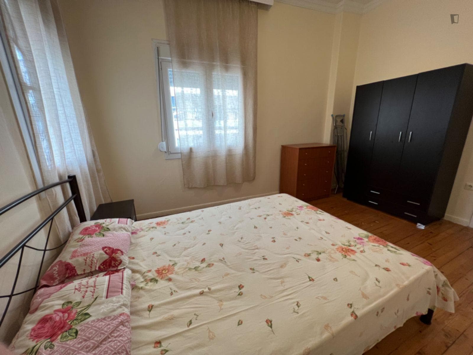 Amazing two bedroom apartment near the University in a very residential area photo 1