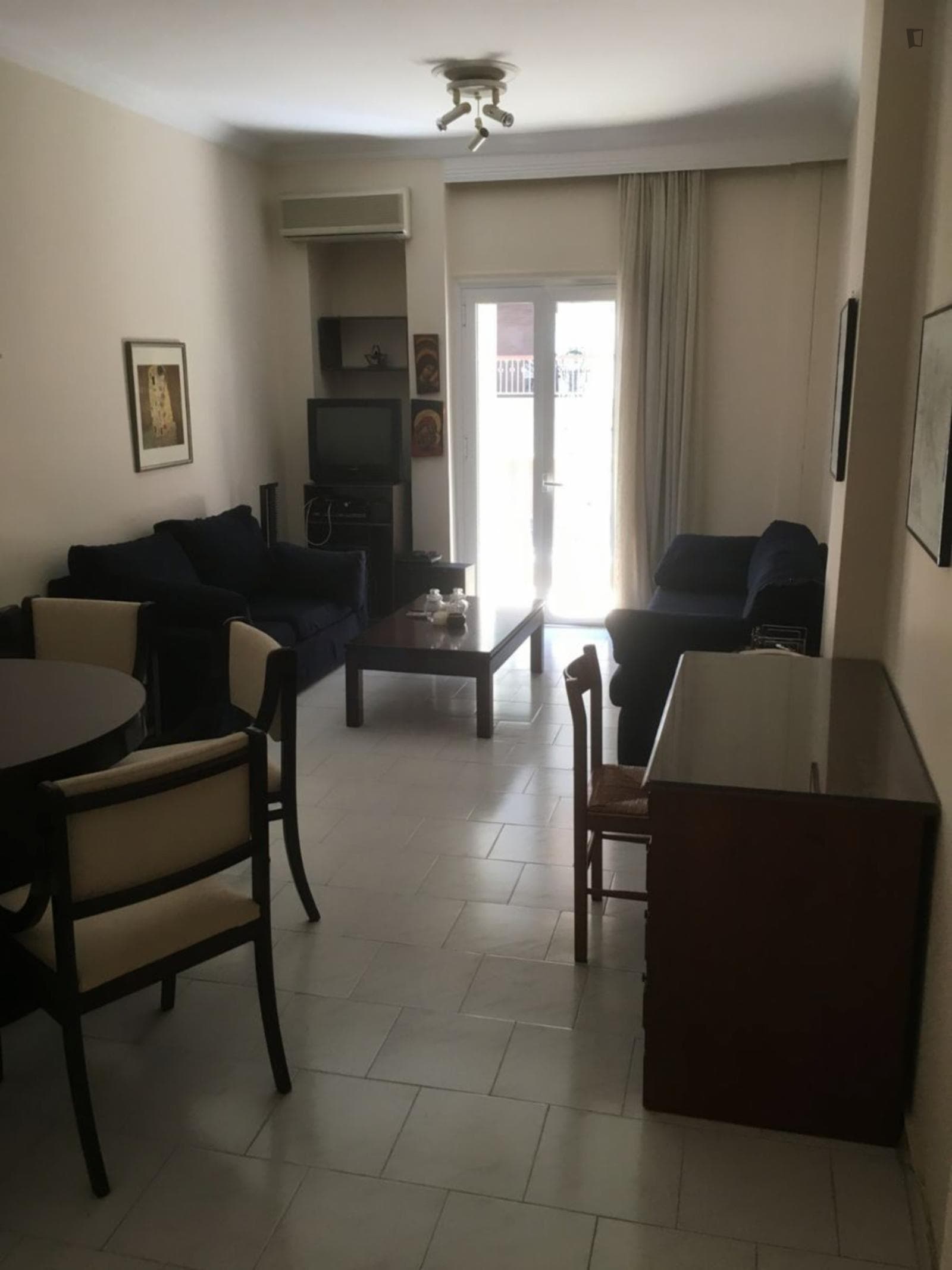 Spacious two bedroom apartment next to University photo 1