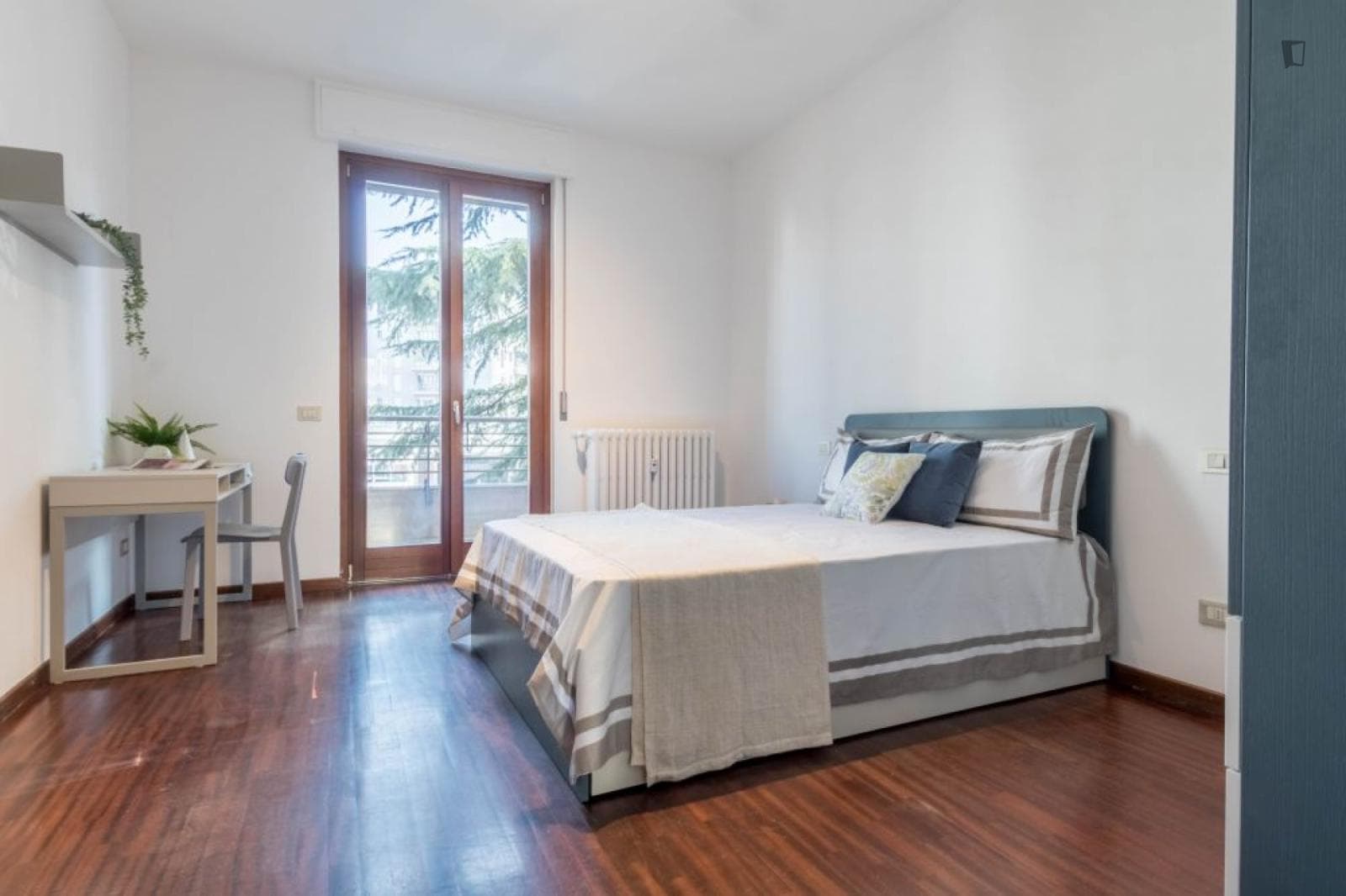 Spacious double bedroom in a two-bedroom flat near Sondrio metro station photo 1