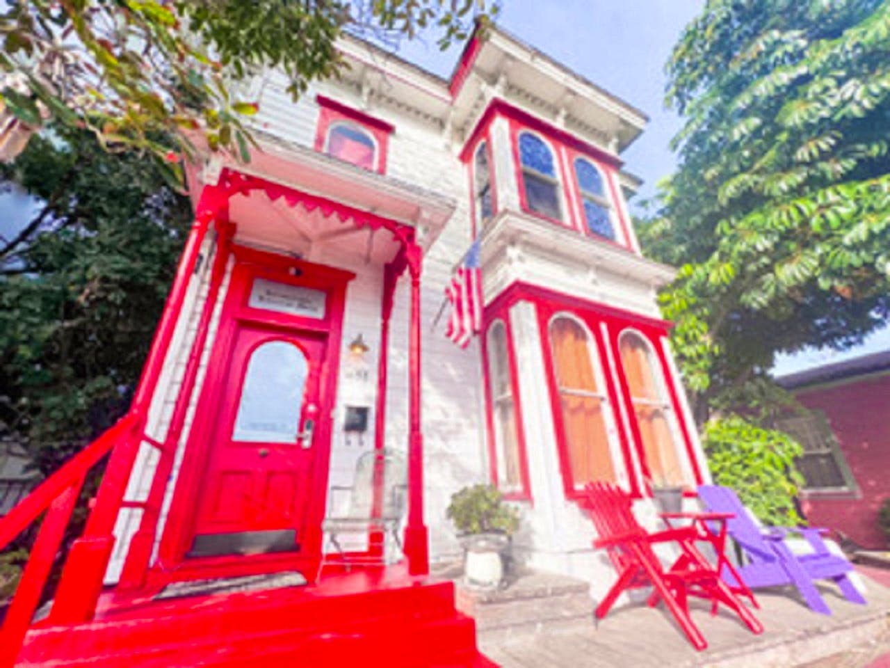 Comfortable Vibrant House w/ Workspaces + Outdoor Areas + Meeting Room photo 1