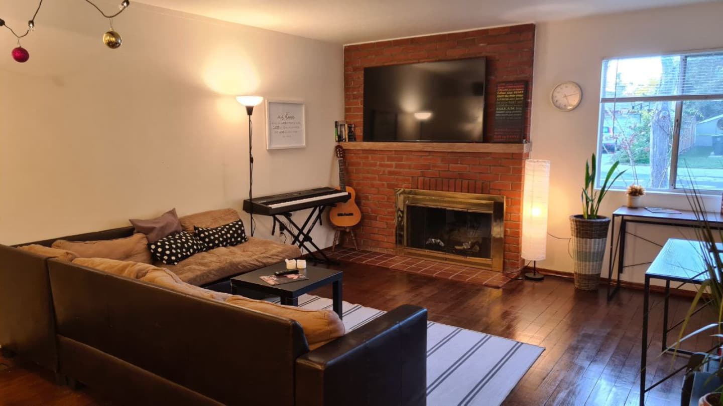 Traditional Stylish House w/ Workspaces + Outdoor Space + Meeting room photo 1