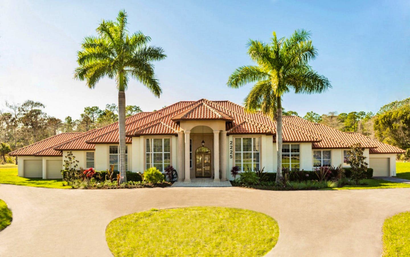 Outstanding Luxury House w/ Backyard + Pool photo 1