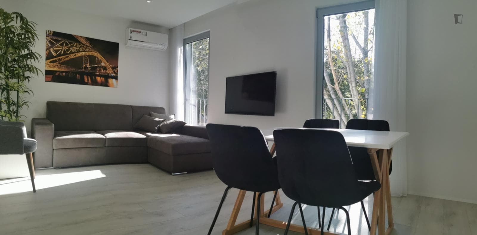 Charming 1-bedroom apartment, with a large outside garden, in Massarelos photo 1