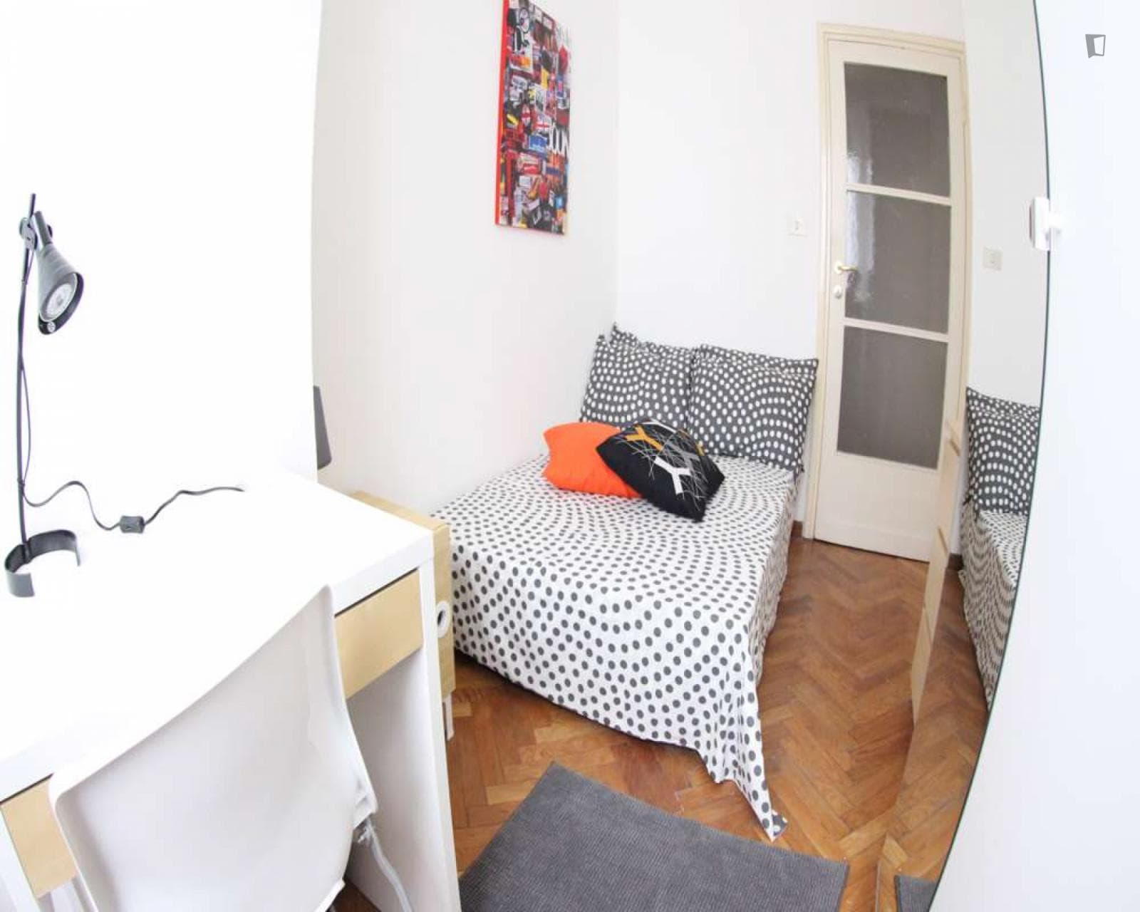 Homely double bedroom near the Repubblica metro photo 1