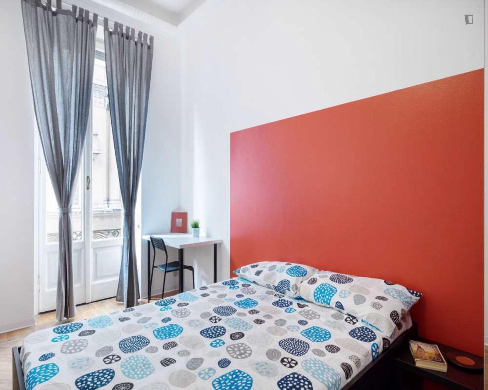 Cosy double bedroom in a 6-bedroom apartment close to Vetra metro station  photo 1