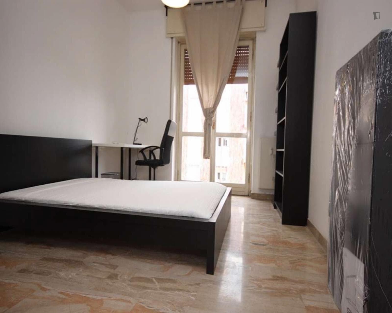 Bright double bedroom in a 5-bedroom apartment Lodi - Brenta photo 1