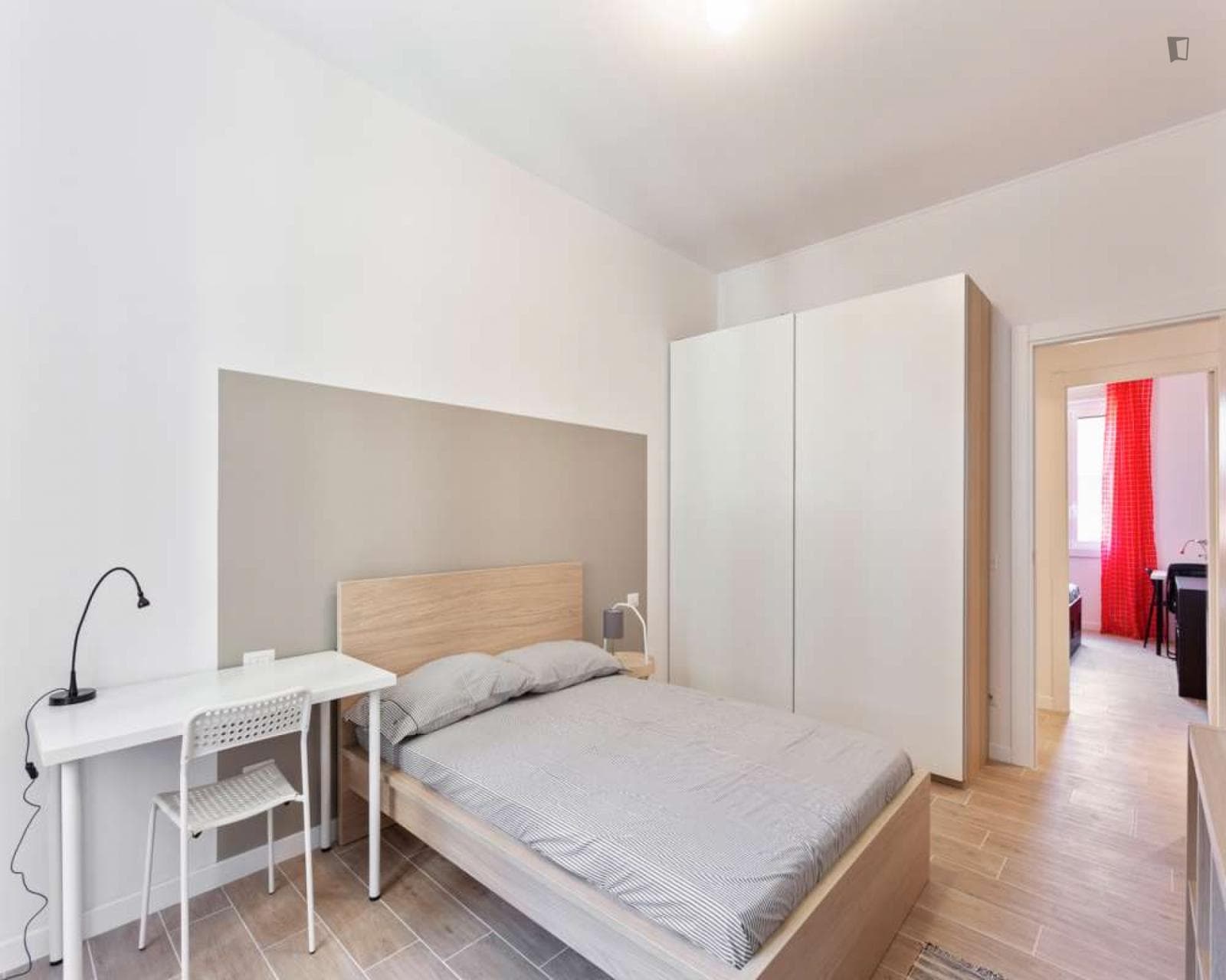 Bright double bedroom in a 8-bedroom apartment near Primaticcio metro station photo 1