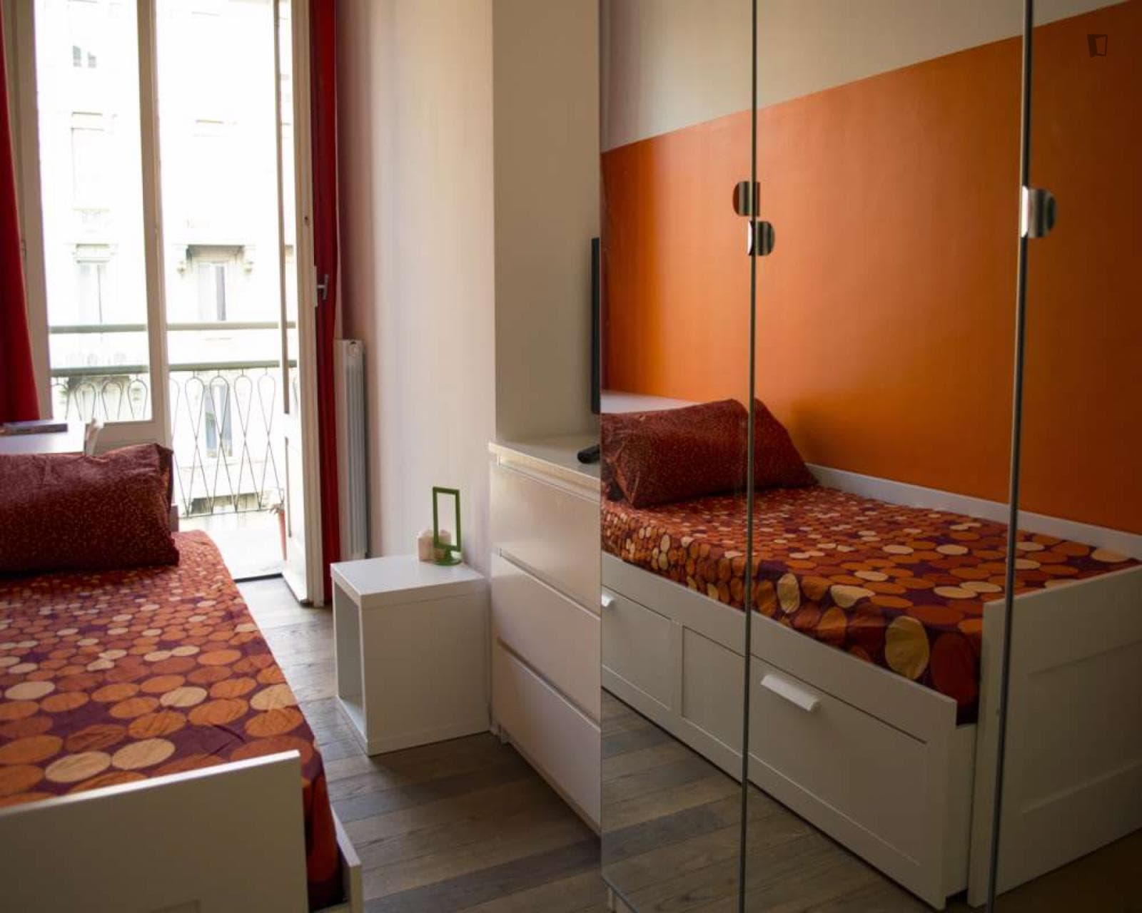 Nice single bedroom with balcony in a 5-bedroom apartment, near Milano Centrale Railway station photo 1