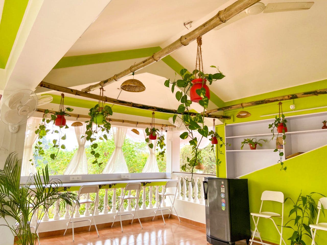 Stunning Vibrant House w/ Workspaces + Garden photo 1
