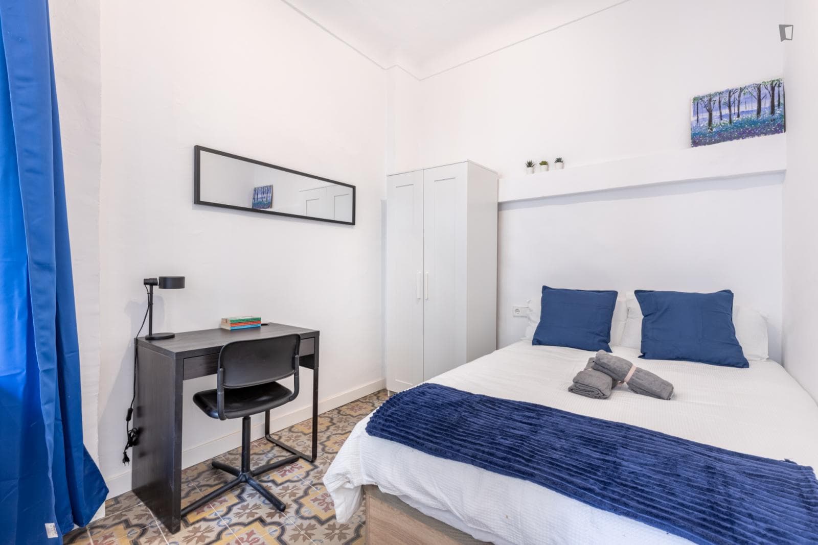 Elegant double bedroom next to Corral del Carbón photo 1