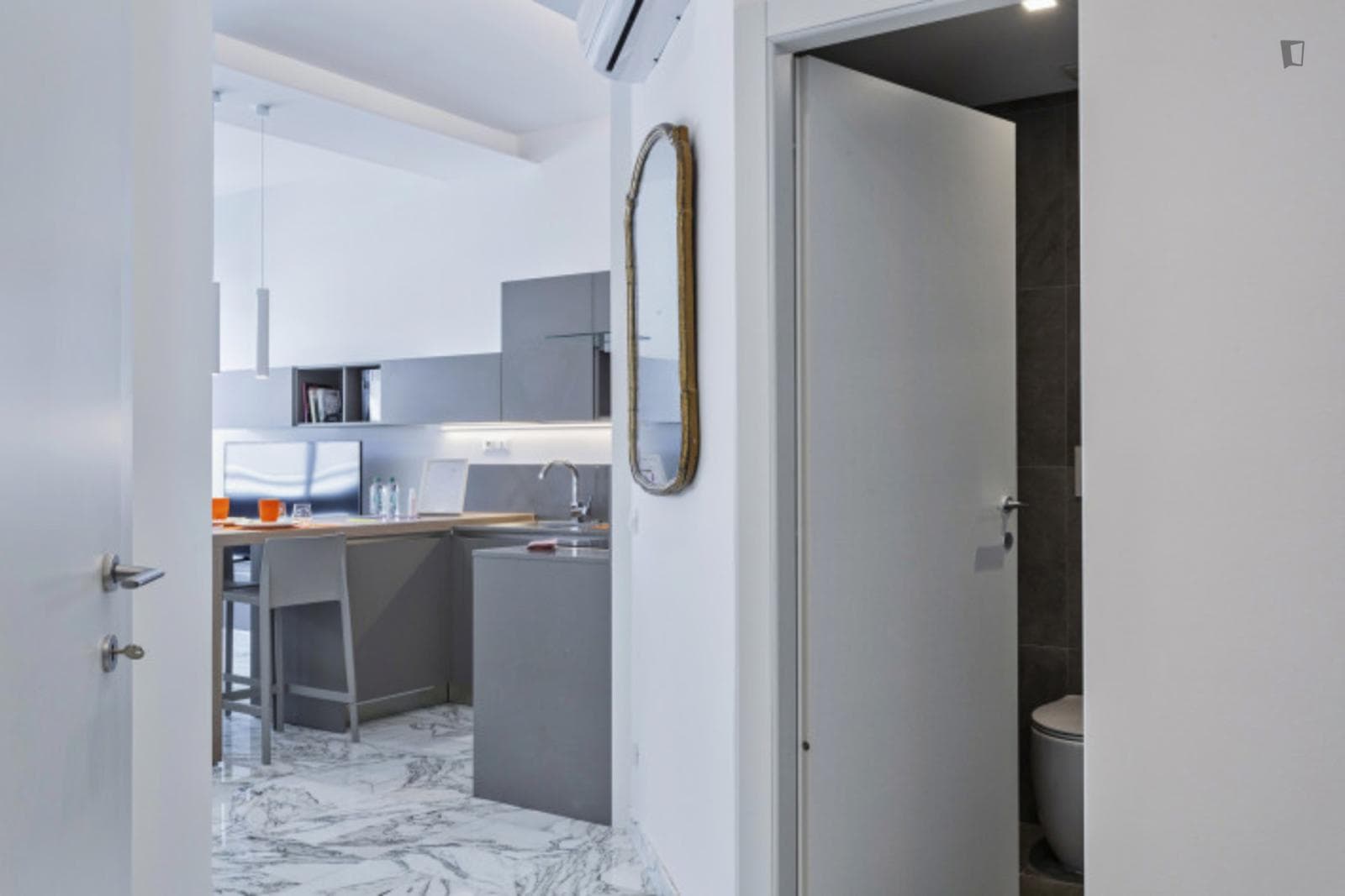Comfy studio close to the Piazza Principe train station photo 1