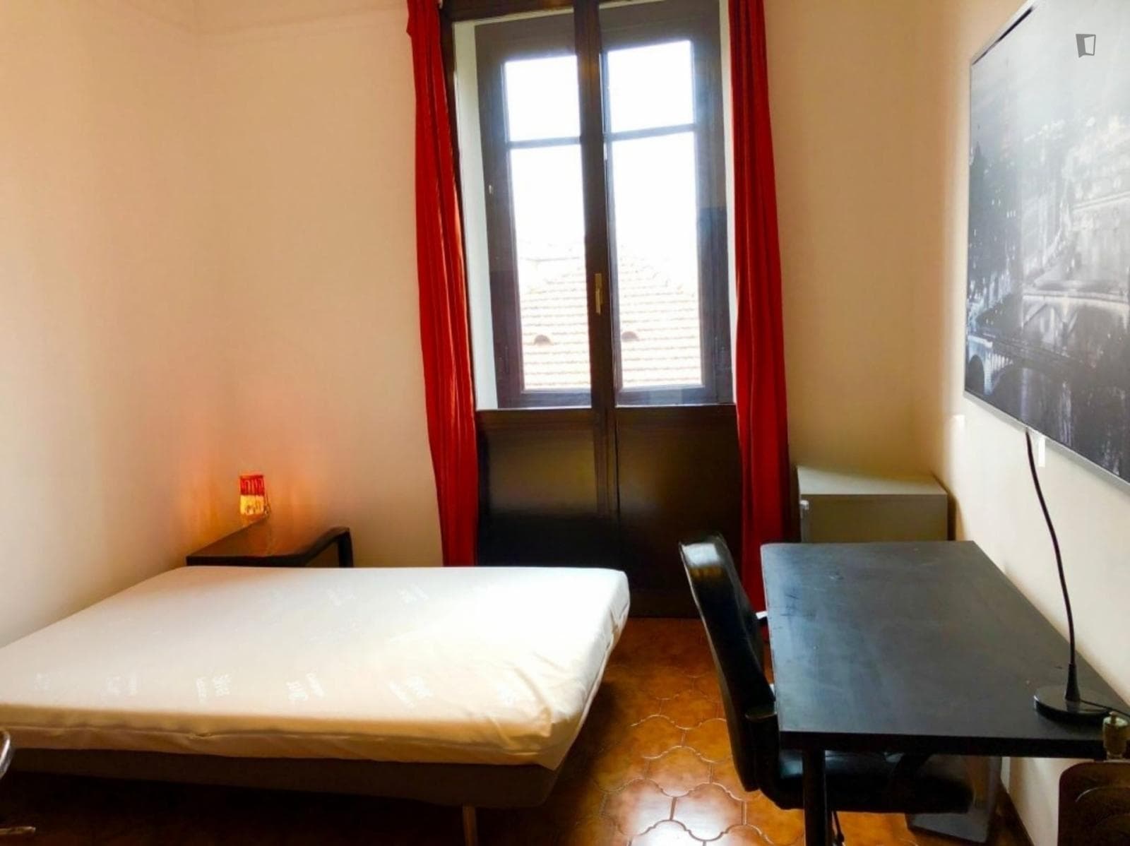 Comfy double bedroom close to Dateo metro station photo 1