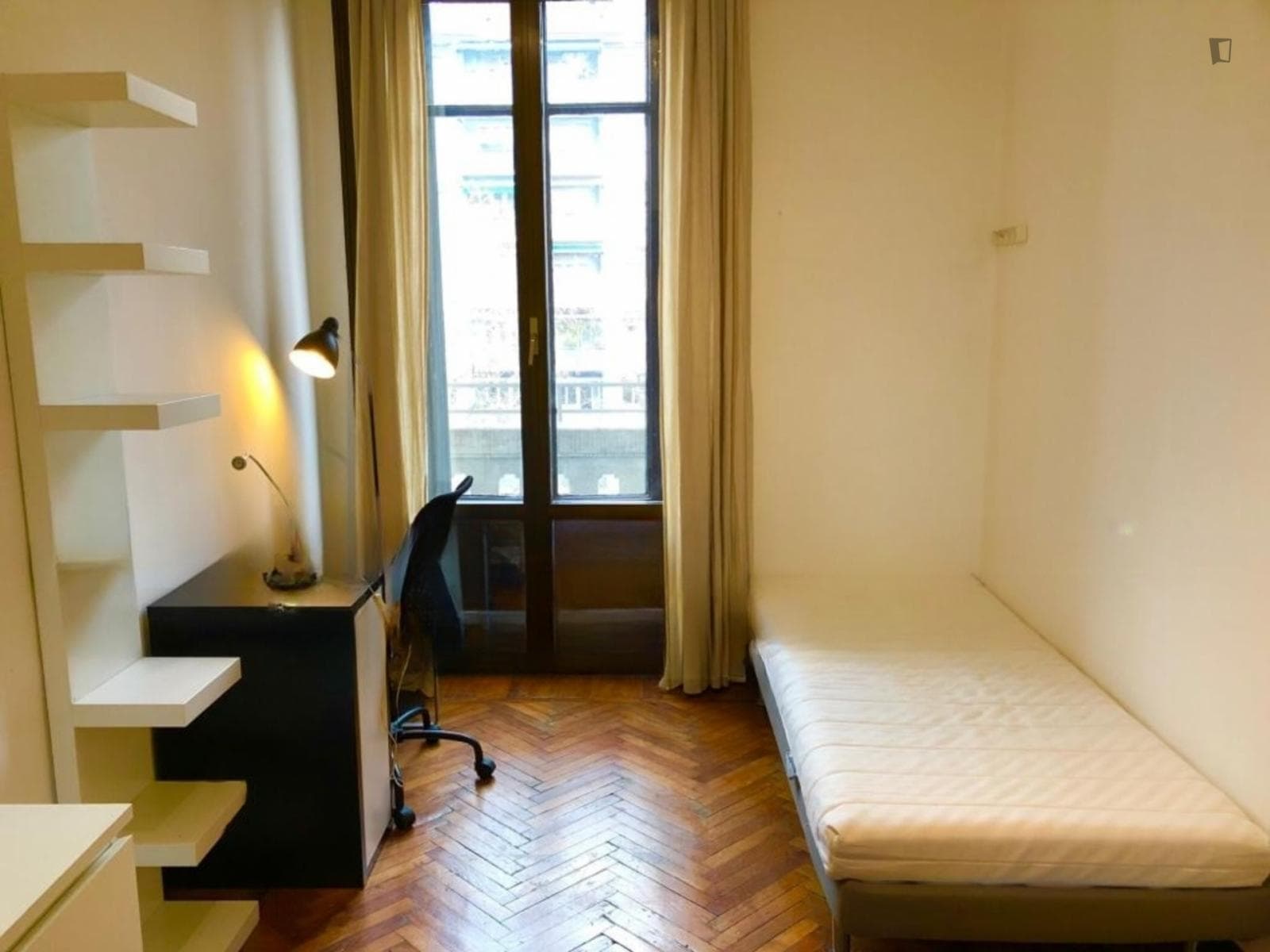 Lovely single bedroom in the Acquabella area photo 1