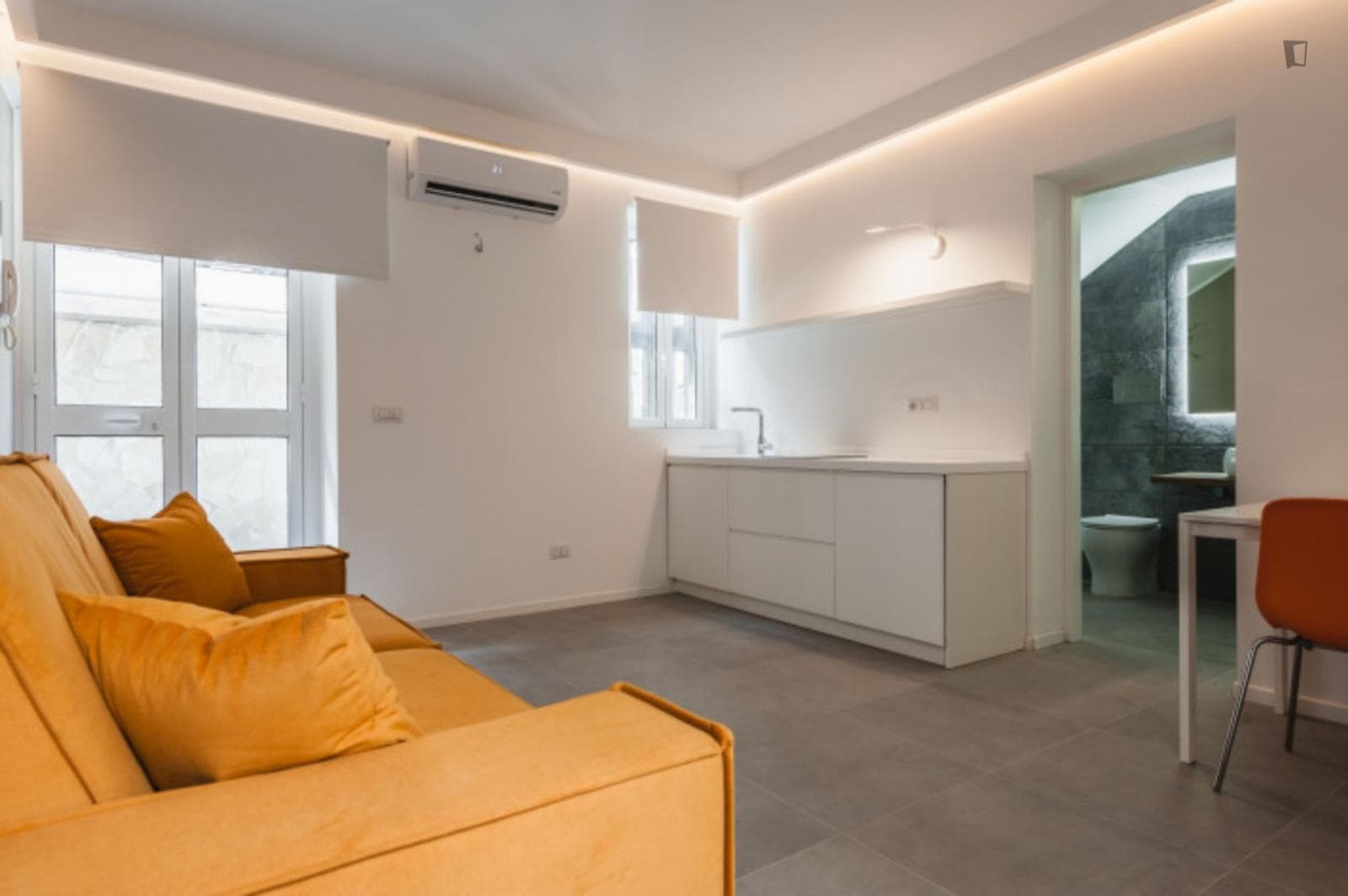 Romantic 1-bedroom apartment in the historic centre photo 1
