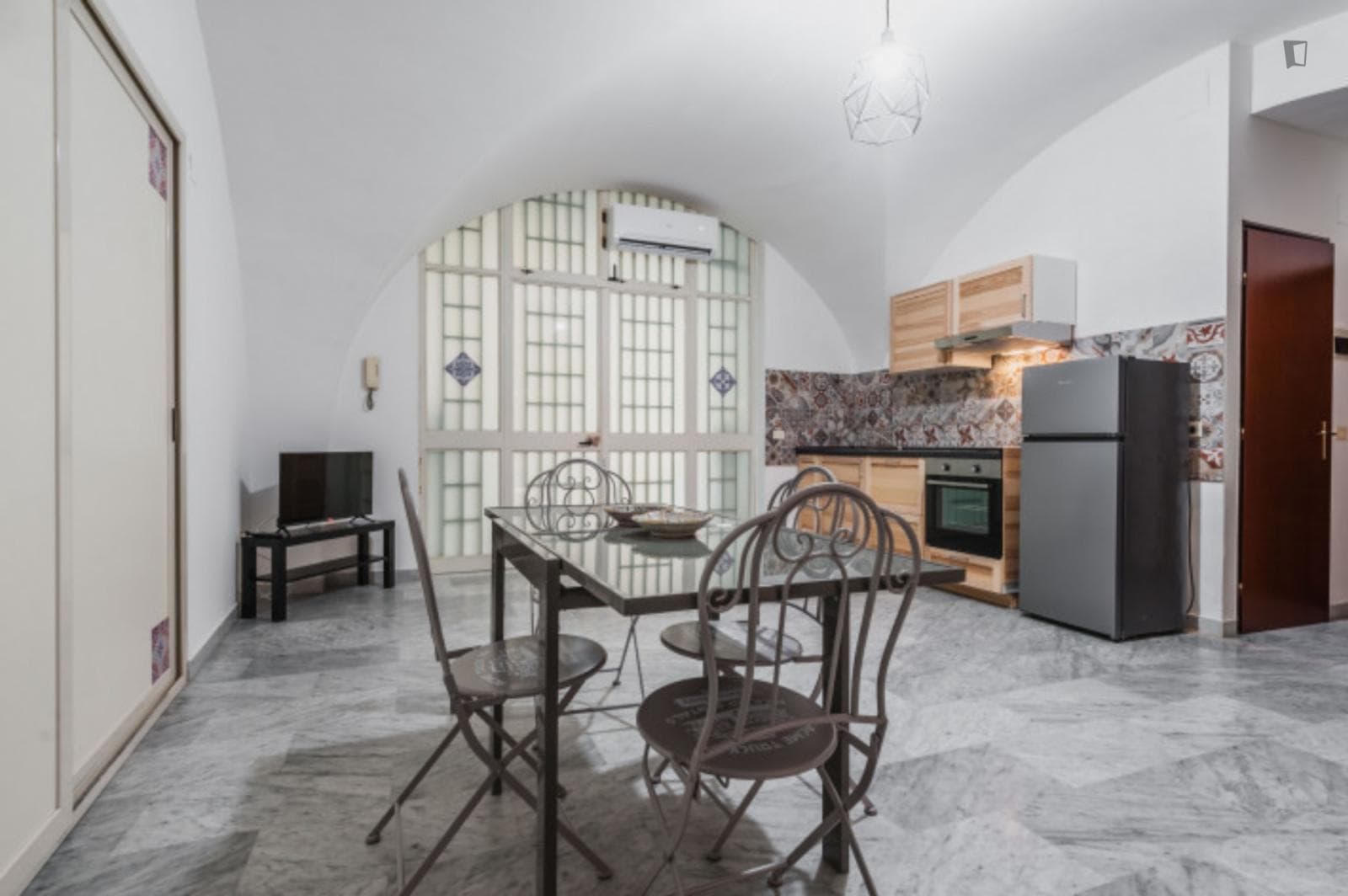 Pleasant 1-bedroom apartment in the heart of Catania photo 1