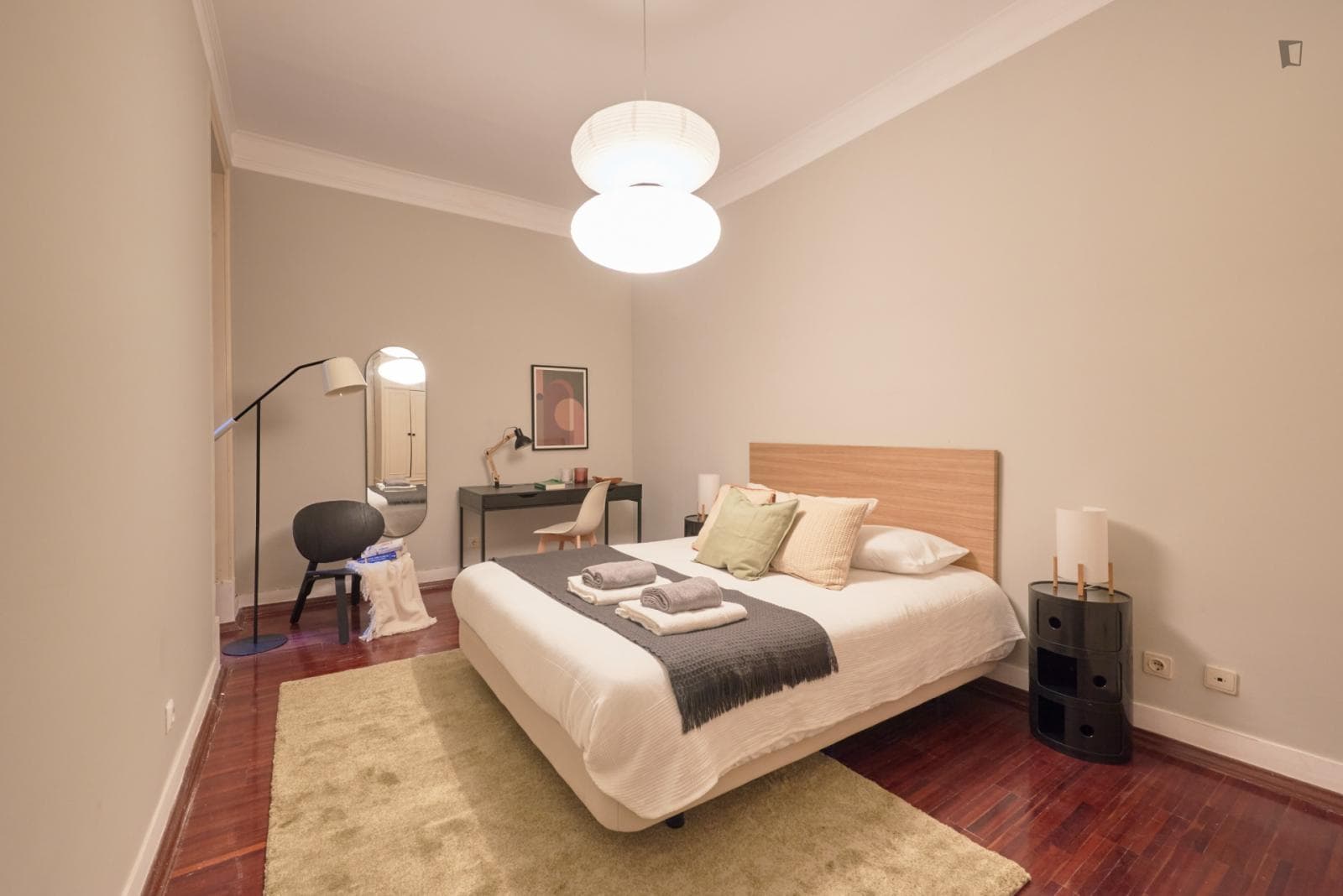 Comfy double bedroom close to Estufa Fria photo 1