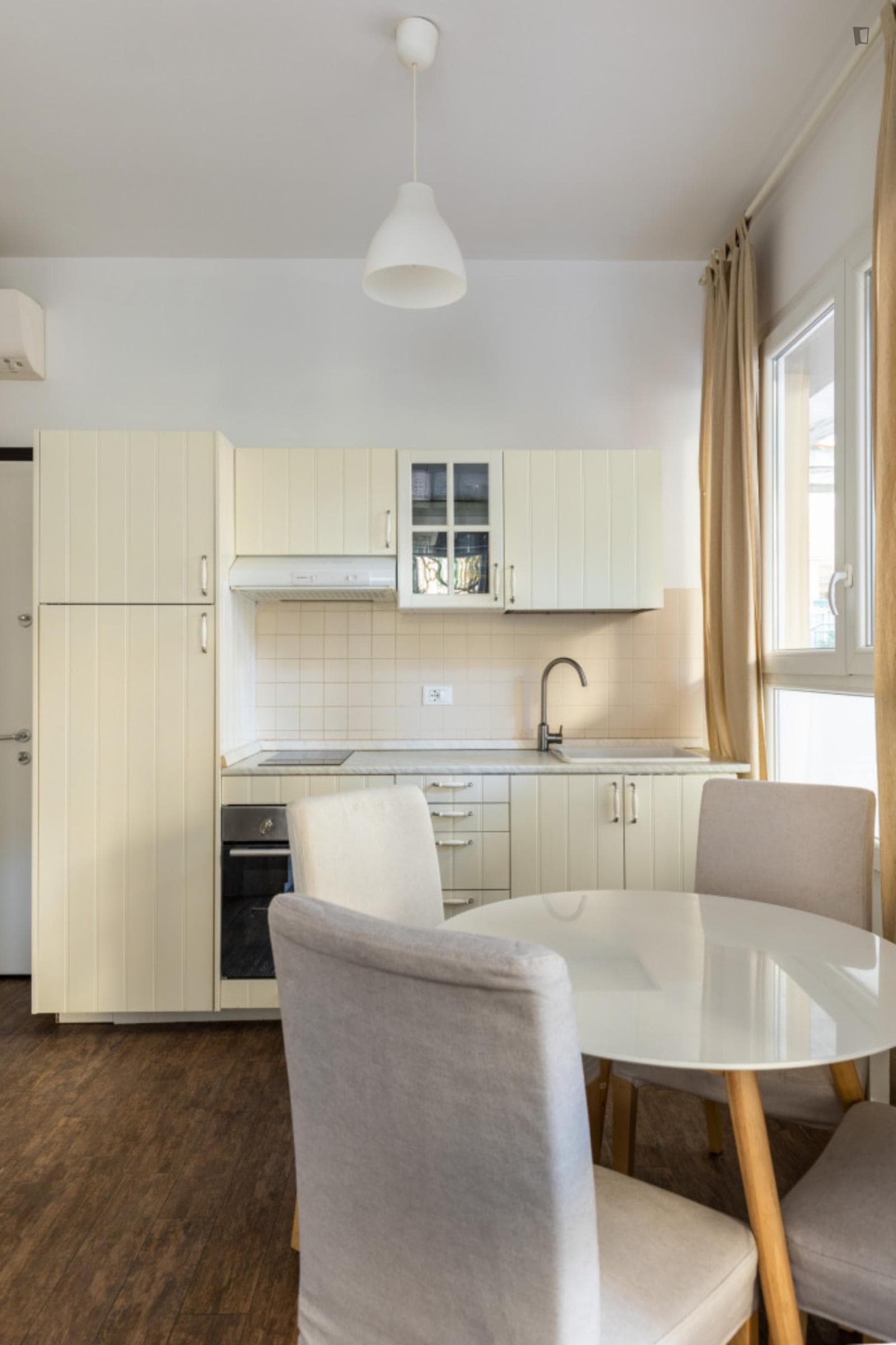 Elegant 1-bedroom apartment near Rainbow park photo 1