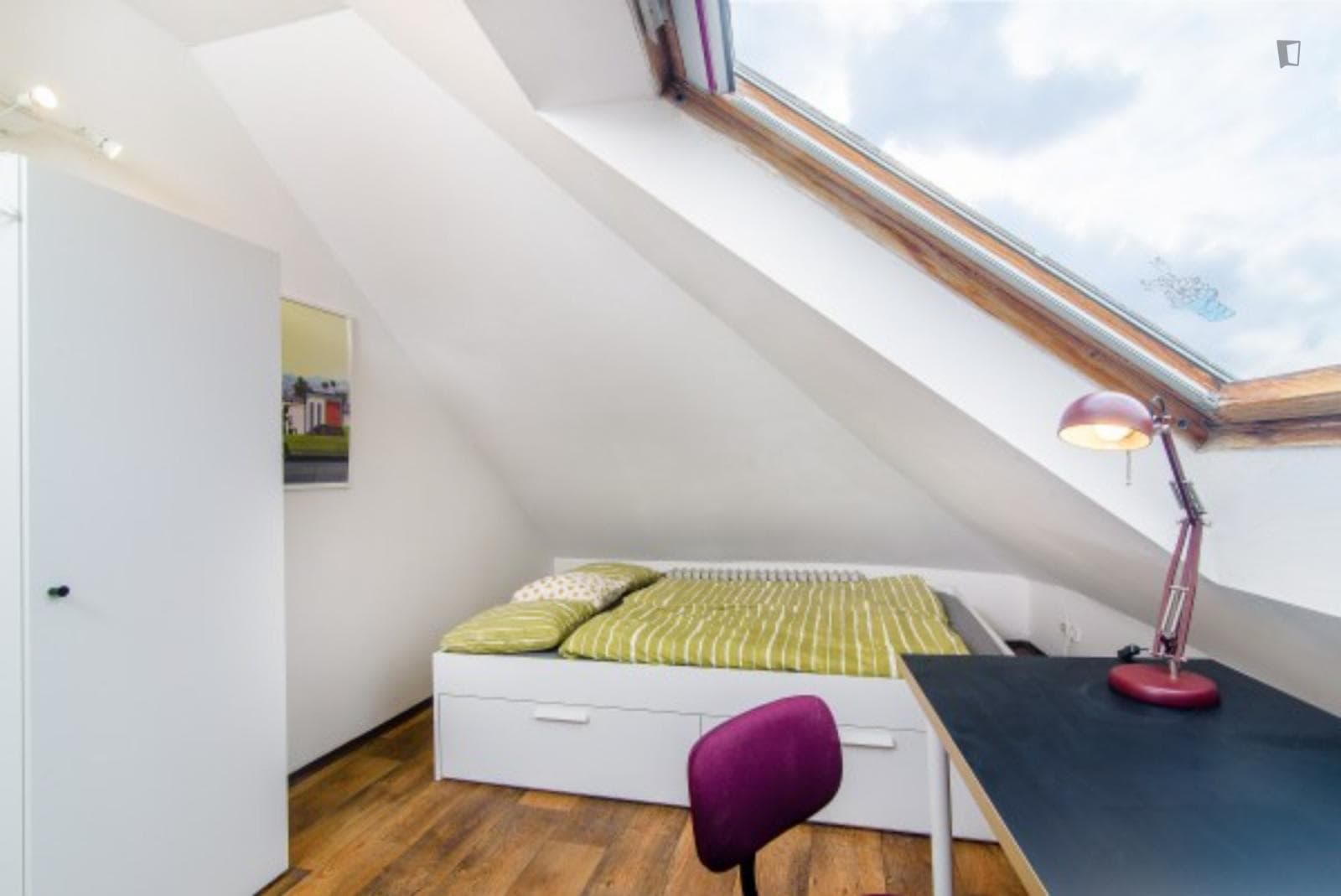 Luminous double bedroom in a 5-bedroom apartment close to Dětský koutek photo 1