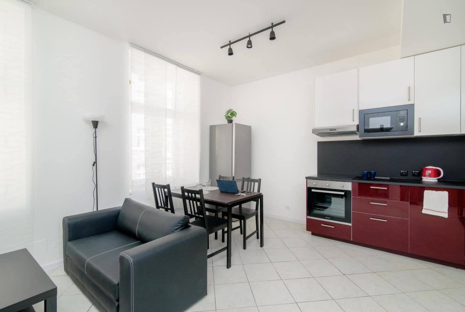 Stylish 1-bedroom apartment close to Křižíkova metro station photo 1