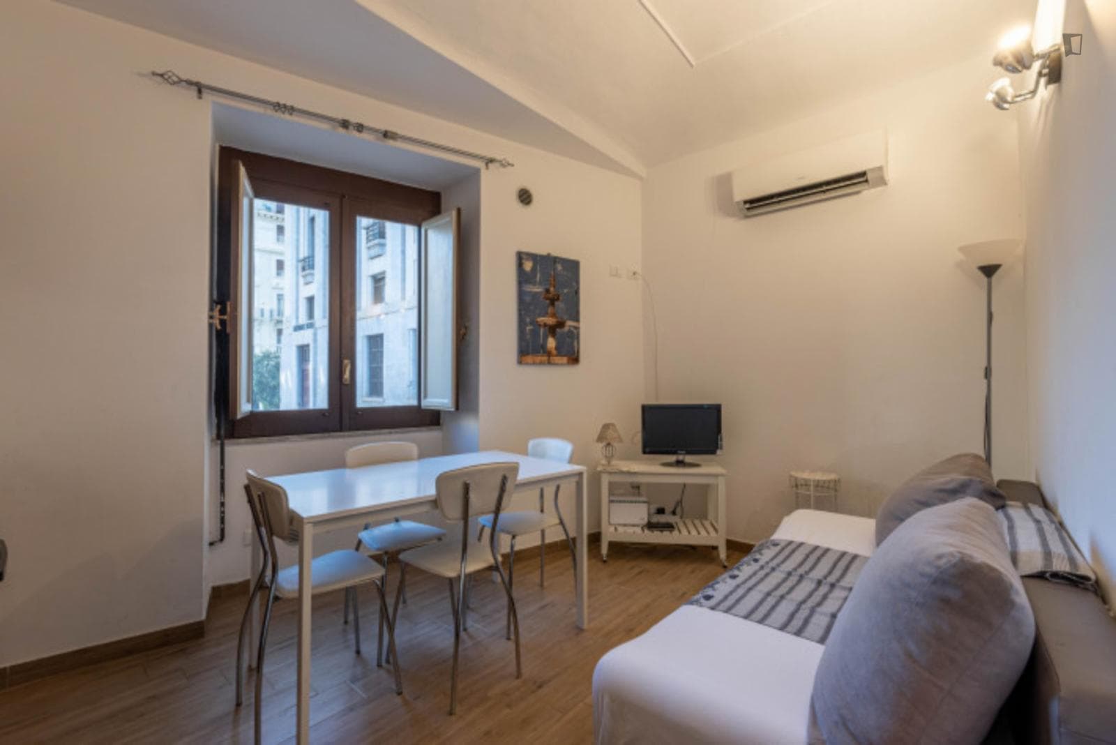 Comfy 1-bedroom apartment close to Historical centre of Palermo photo 1