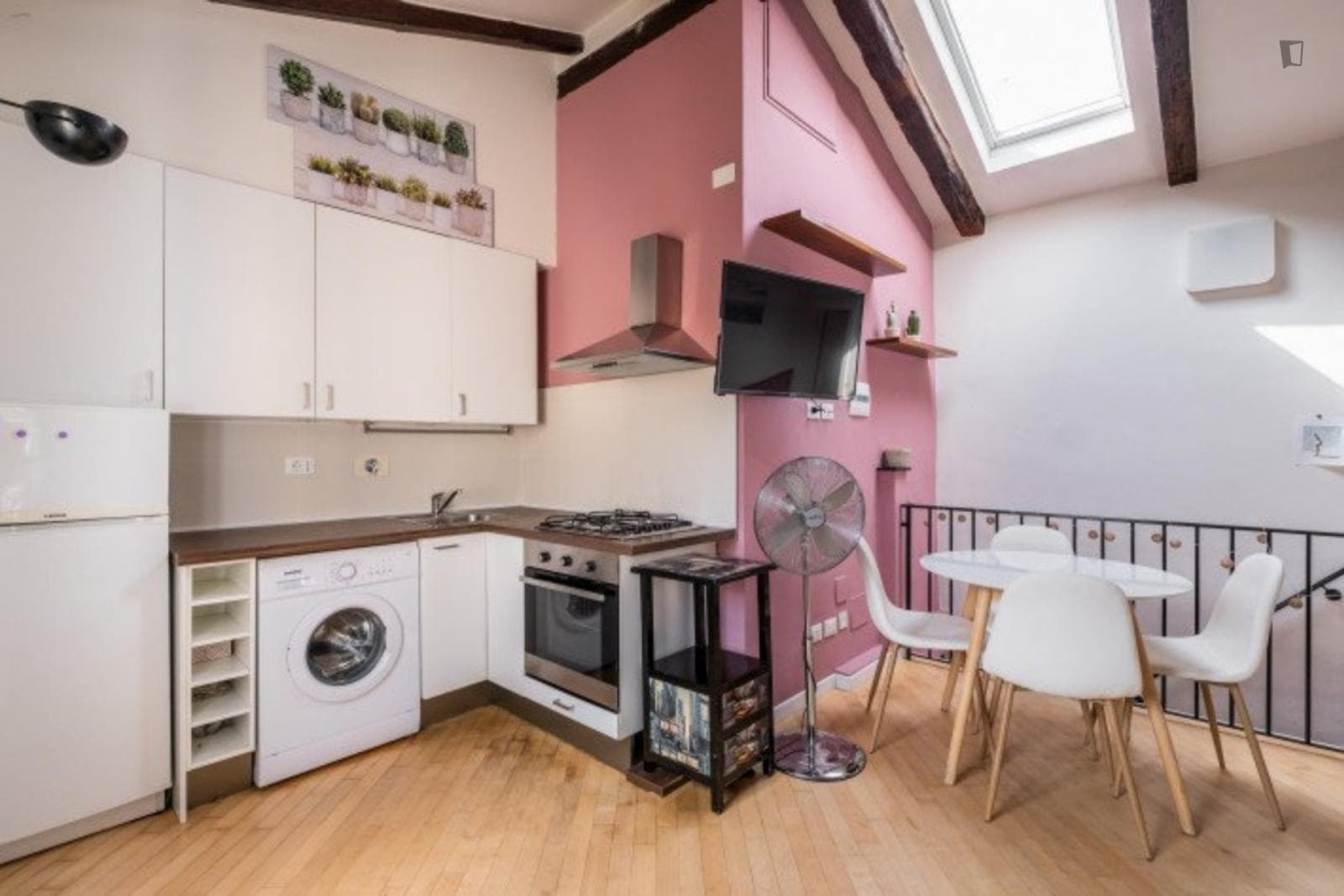 Cosy 1-bedroom apartment close to St Francis Square photo 1