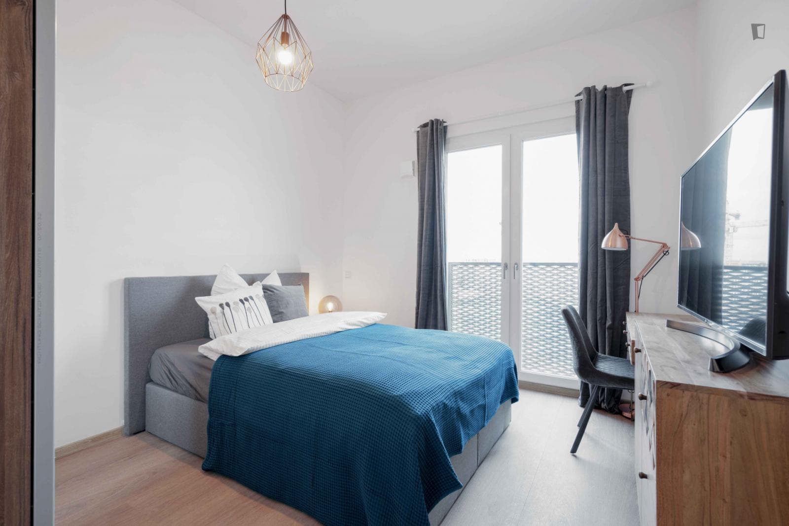 Double bedroom photo 1