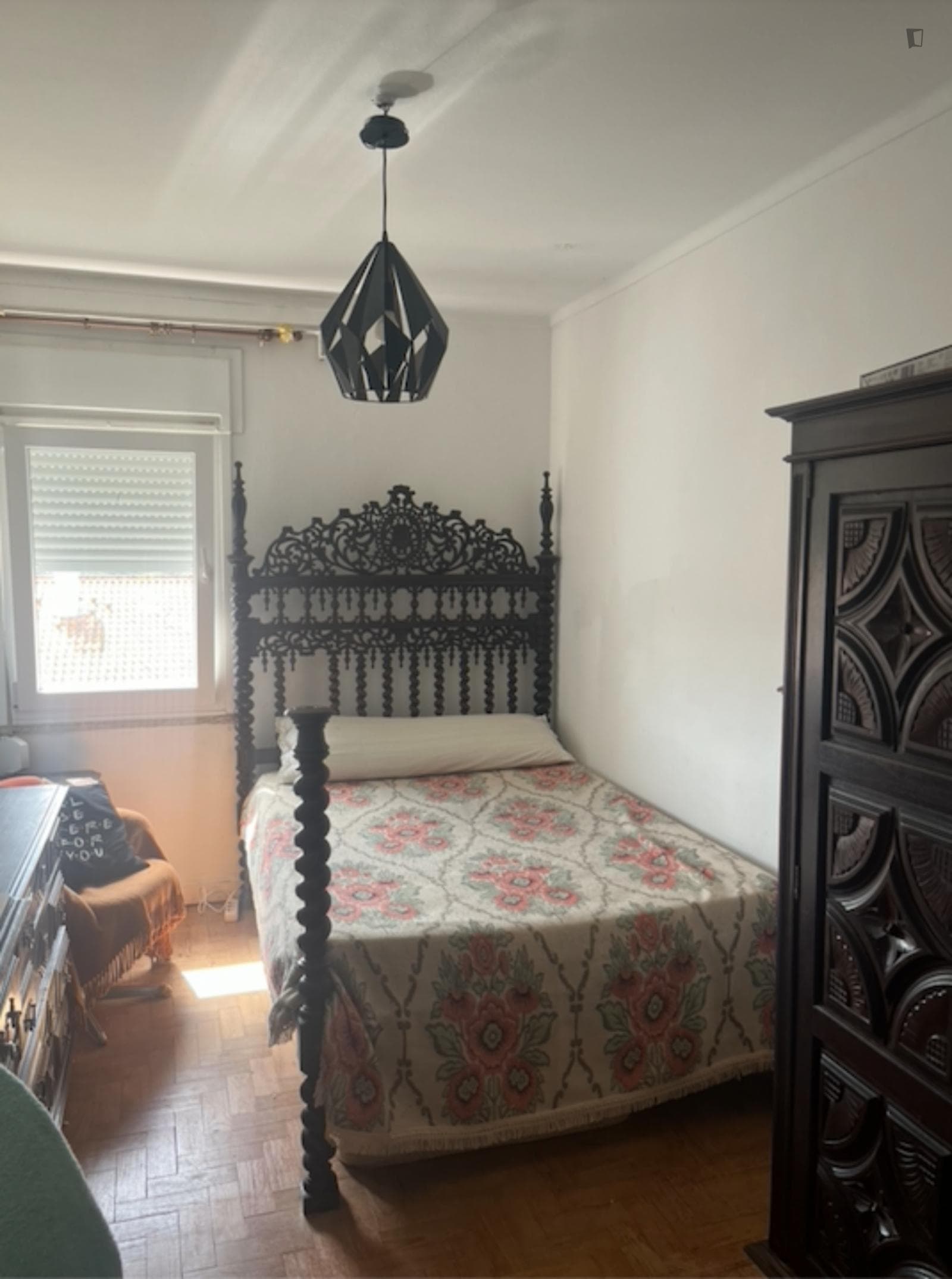 Double bedroom in Agualva - Cacém photo 1