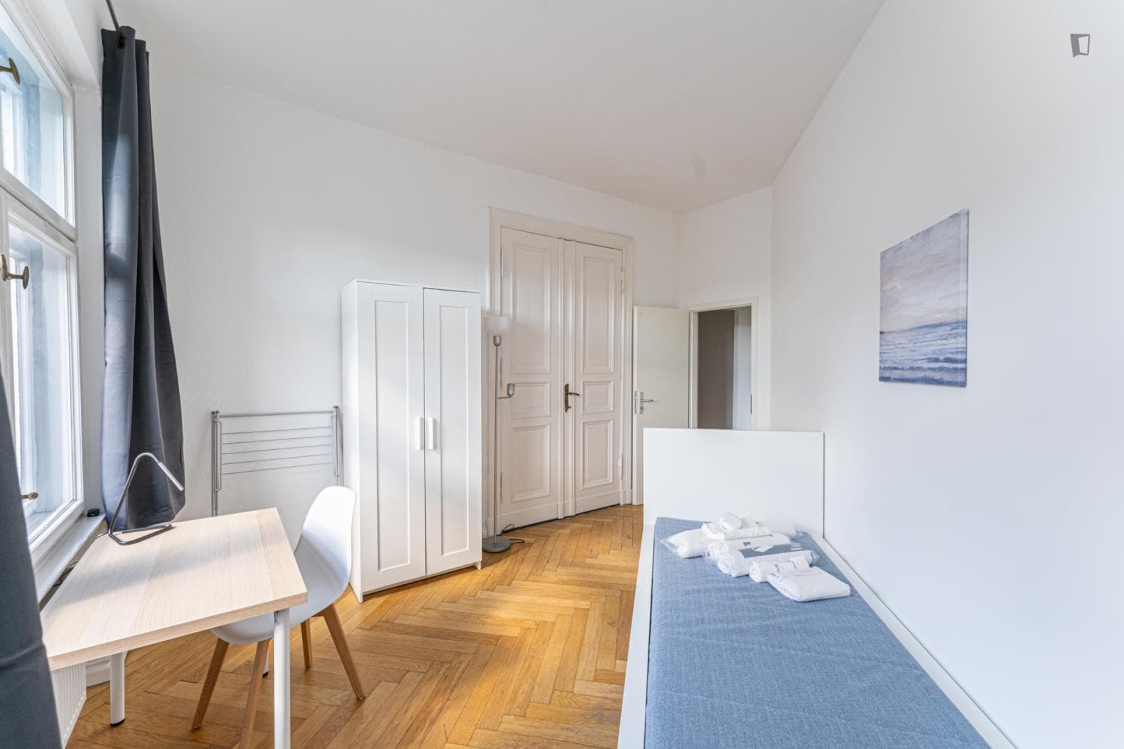 Warm single bedroom in a student flat, in Friedrichshain photo 1