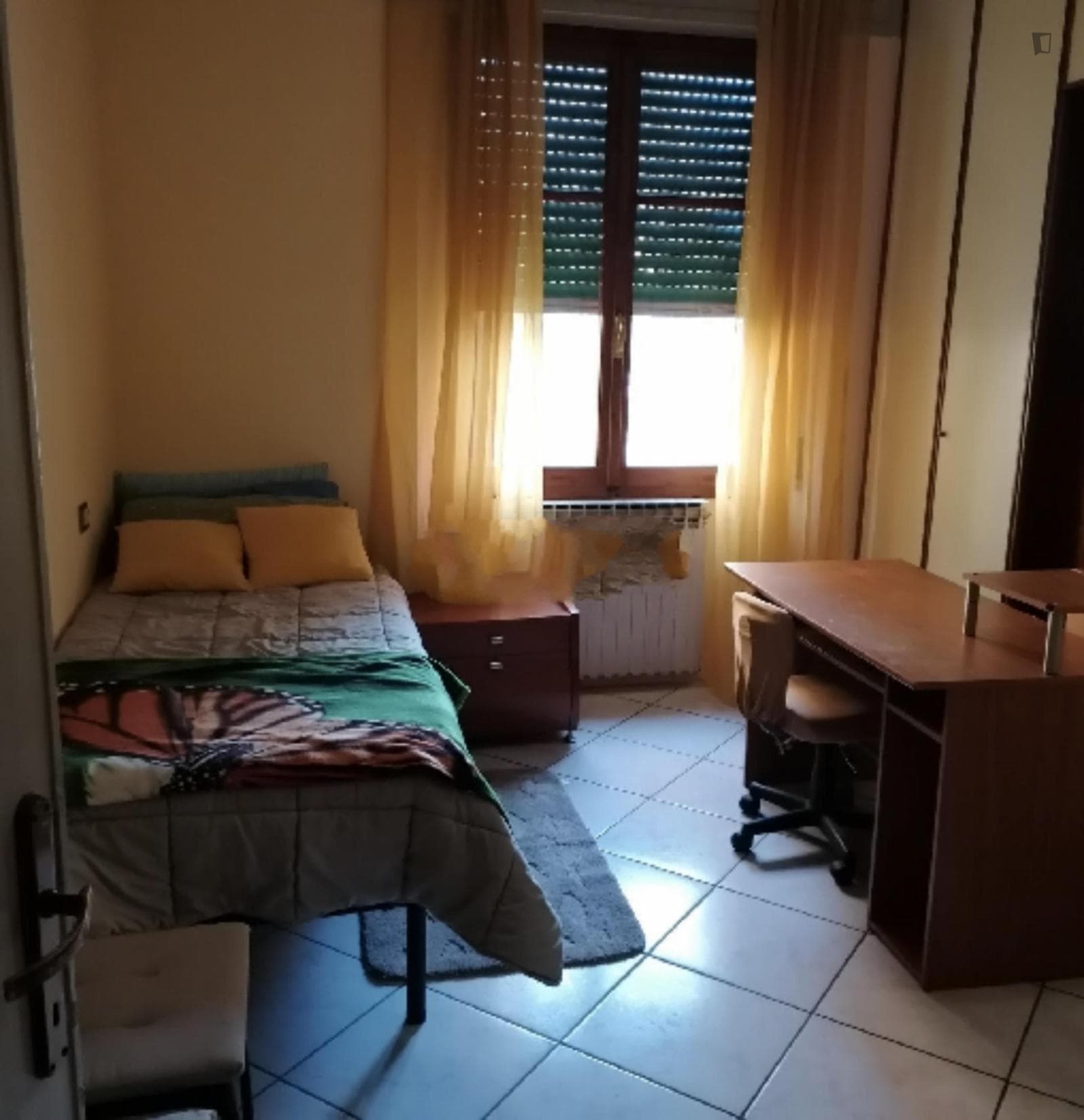 Twin bedroom in 3-Bedroom Apartment in Pisa Near San Rossore Train Station photo 1