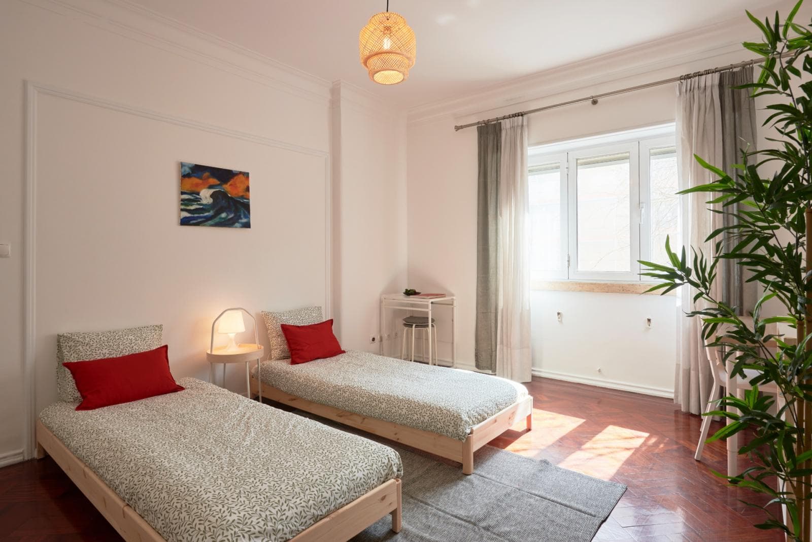 bright twin bedroom in Arroios photo 1