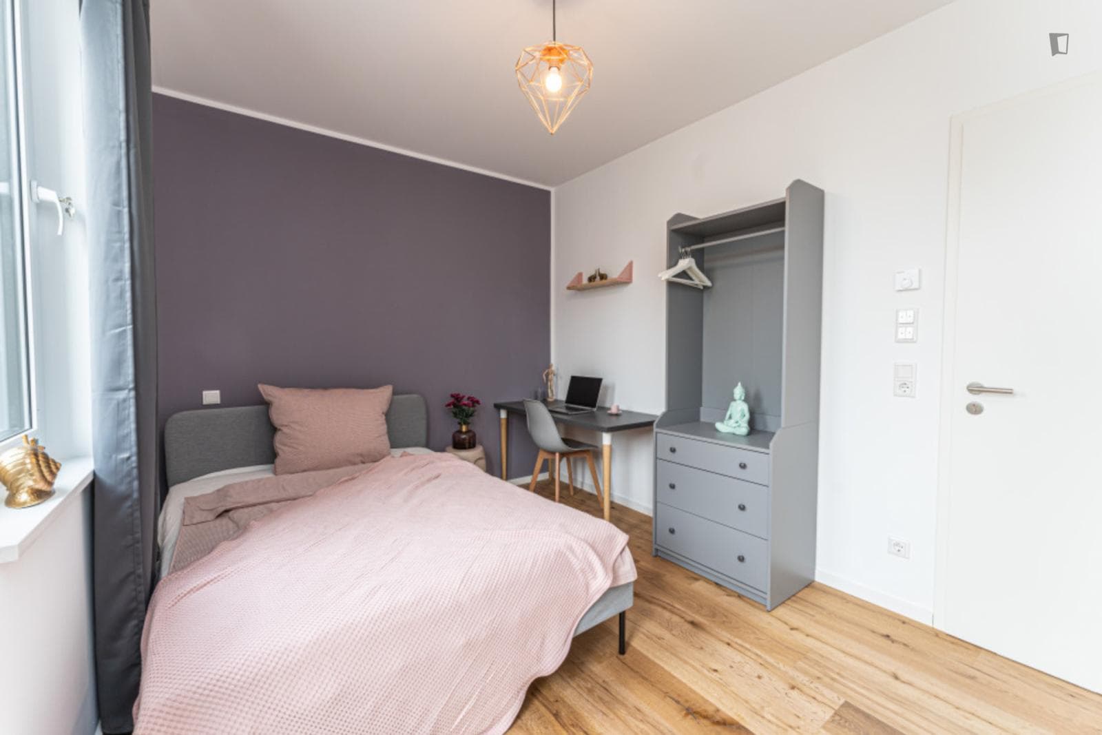Cool double bedroom near Hohenzollerndamm train station photo 1