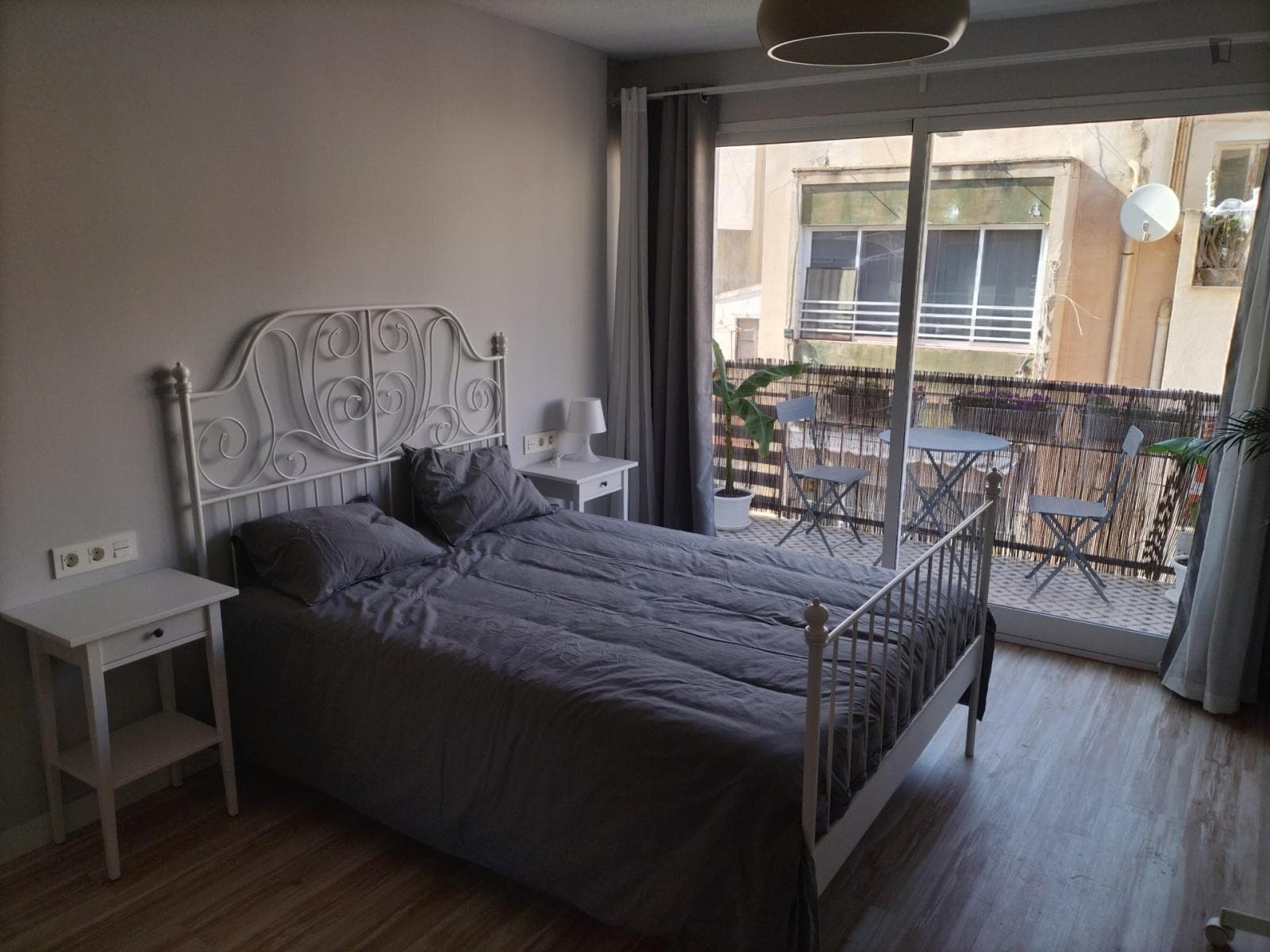 Comfortable double bedroom with a balcony, in Mercado photo 1