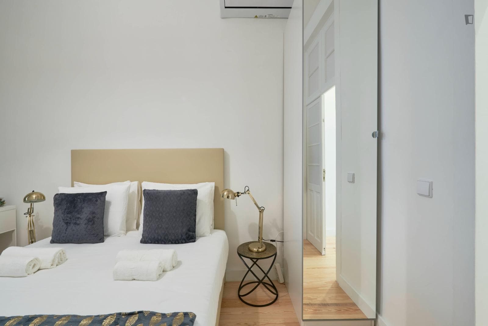 Modern 3-bedroom apartment in trendy Bairro Alto photo 1