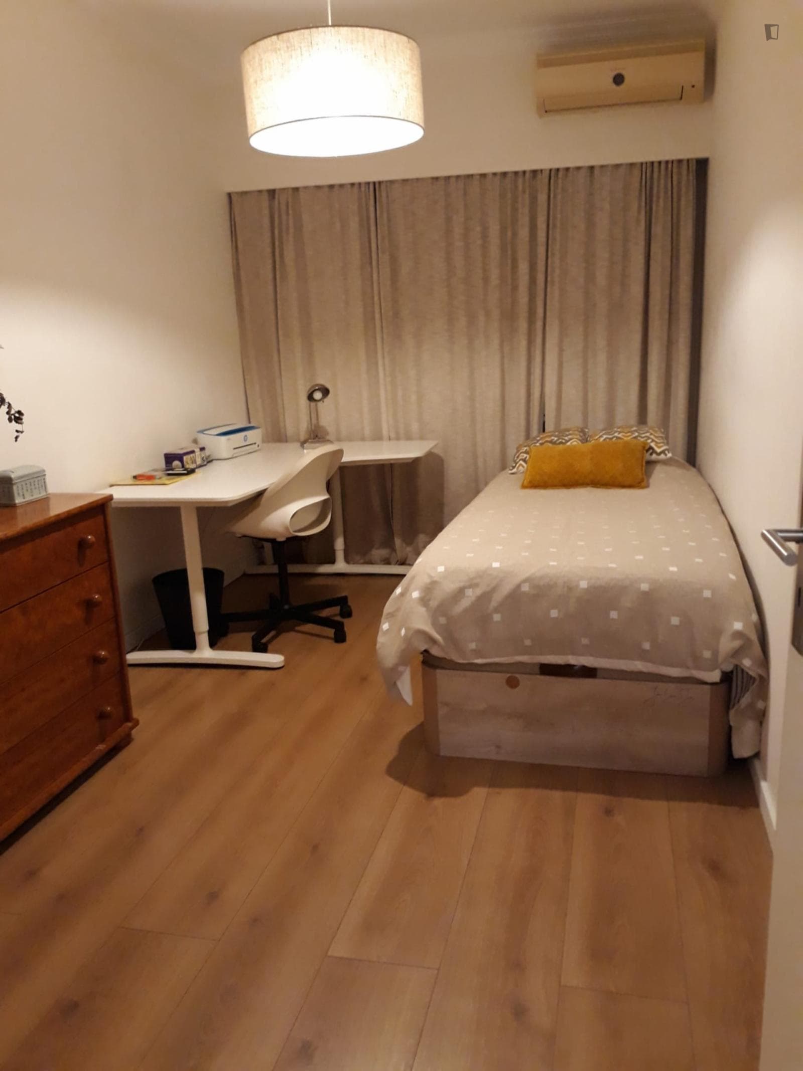 Lovely single bedroom next to Olaias metro station photo 1