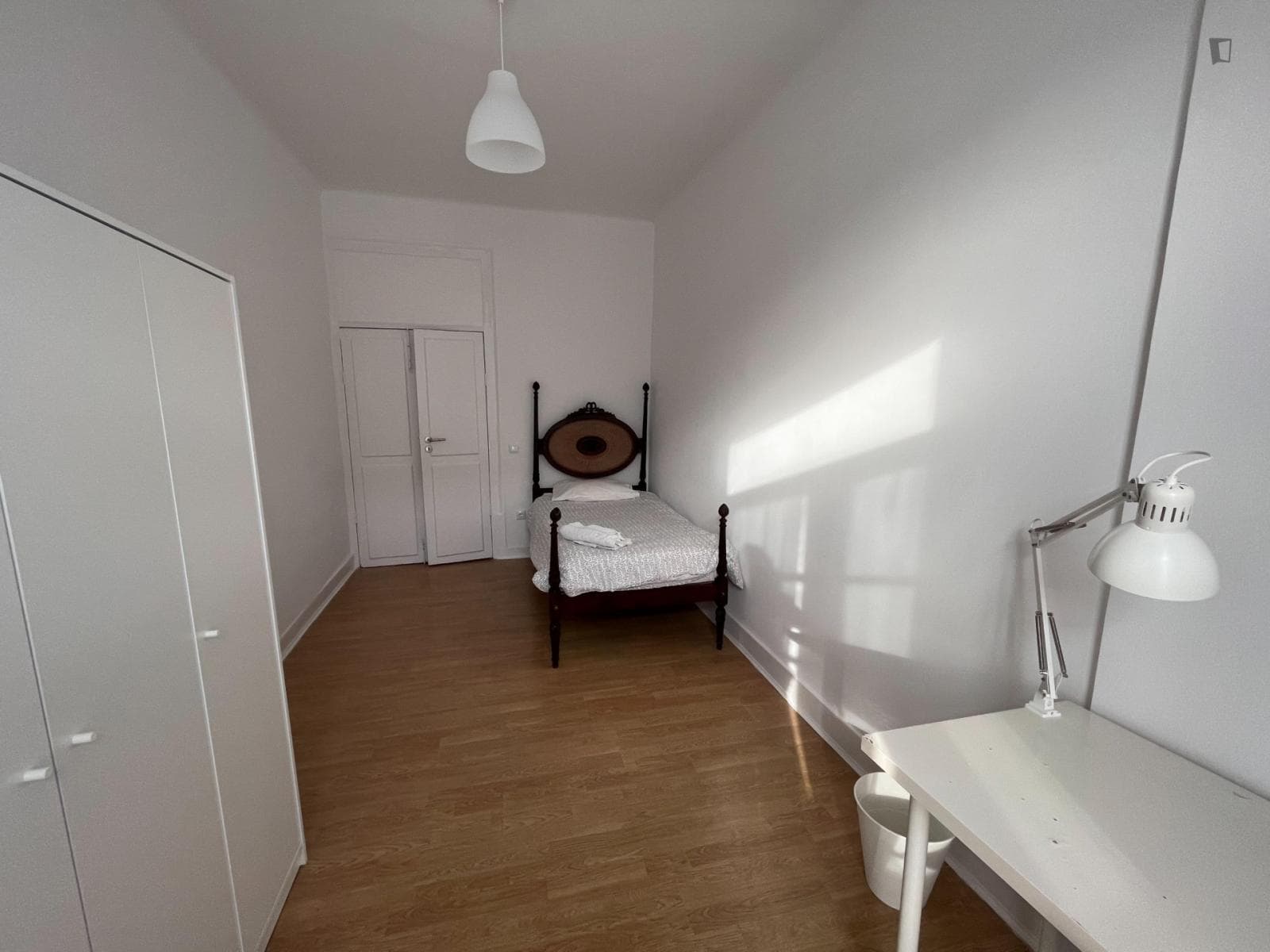 Spacious single bedroom near the Baixa-Chiada metro photo 1