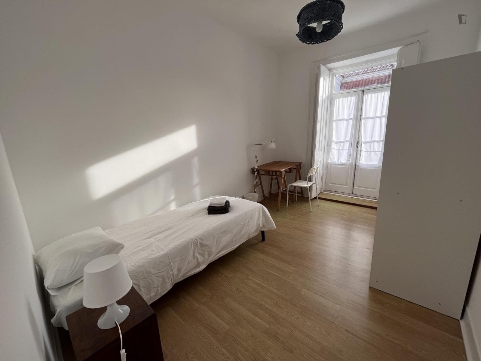 Single bedroom in in Lisbon's downtown photo 1