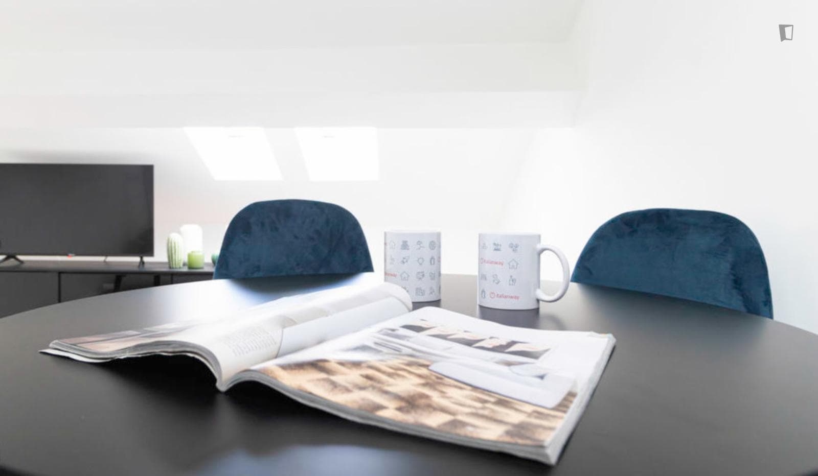 Lovely 1-bedroom apartment near Stazione Centrale photo 1
