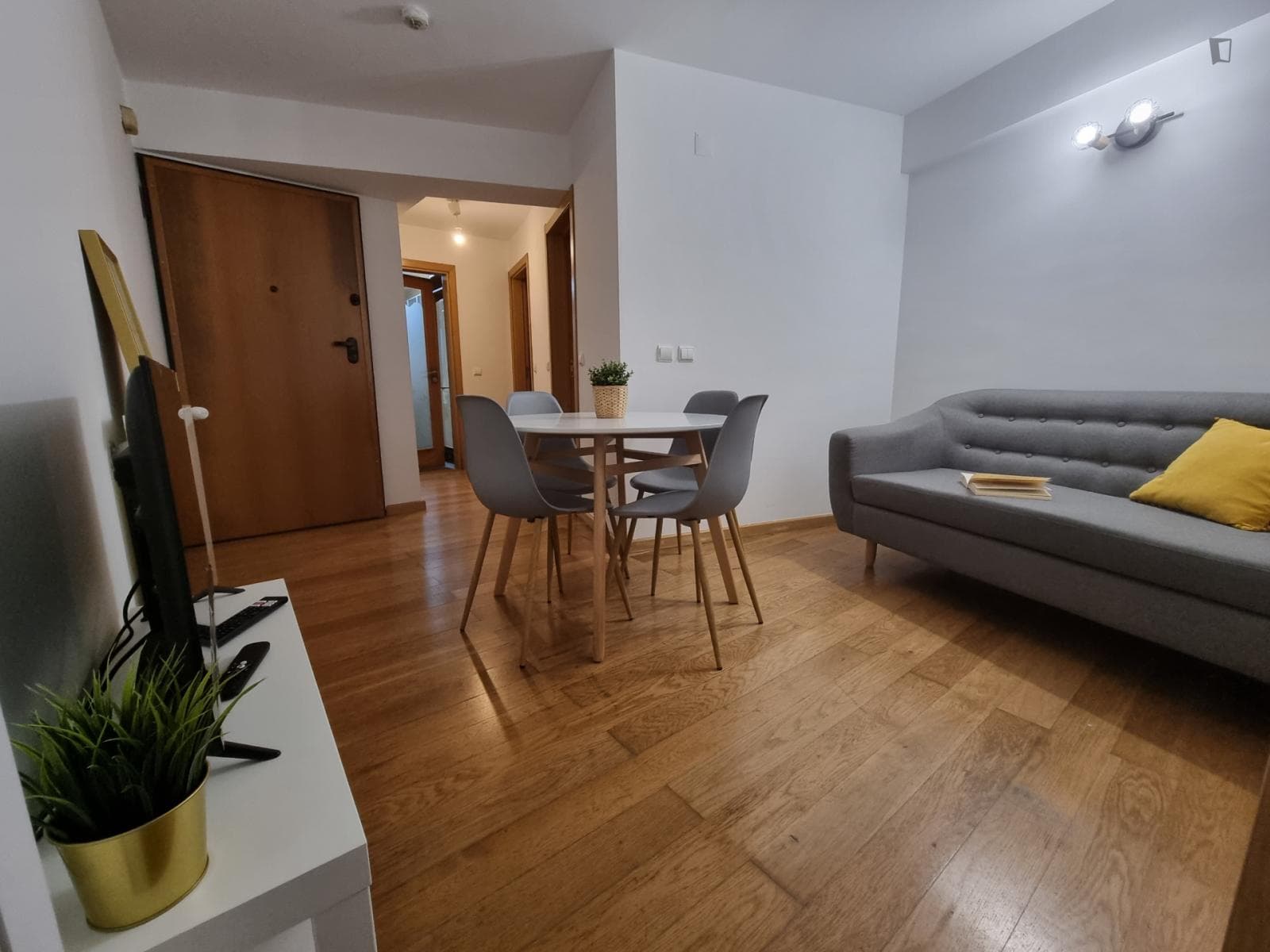 Lovely 2-bedroom apartment close to Universidade de Coimbra photo 1