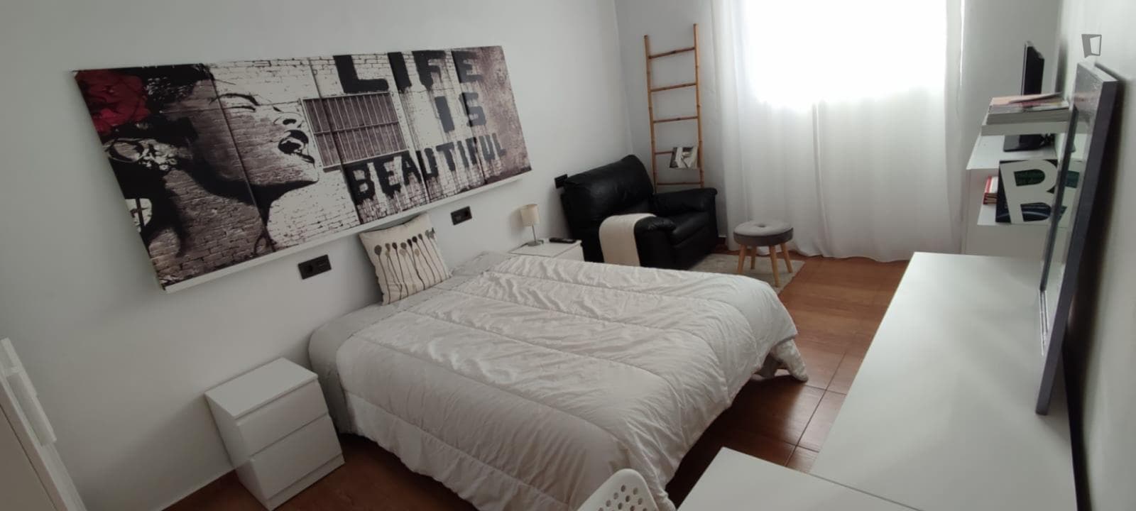 Homely double bedroom in Elche close to Lugar del descubrimiento de la Dama de Elche photo 1
