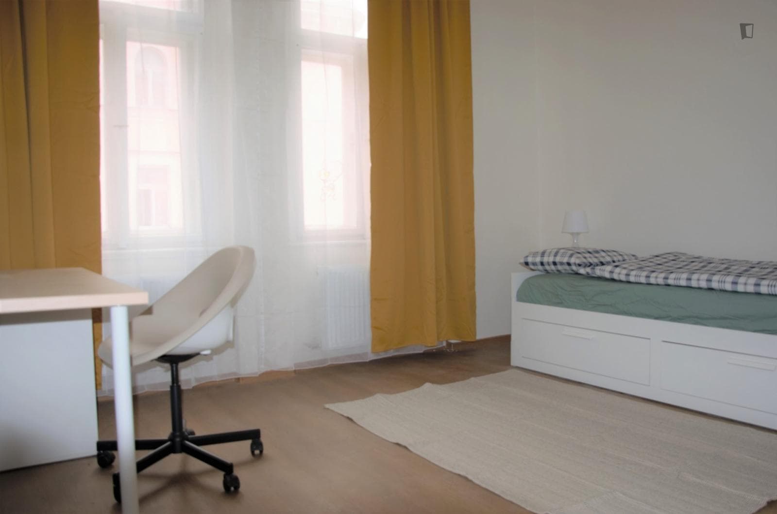 Appealing single bedroom in the Prague 2 district photo 1