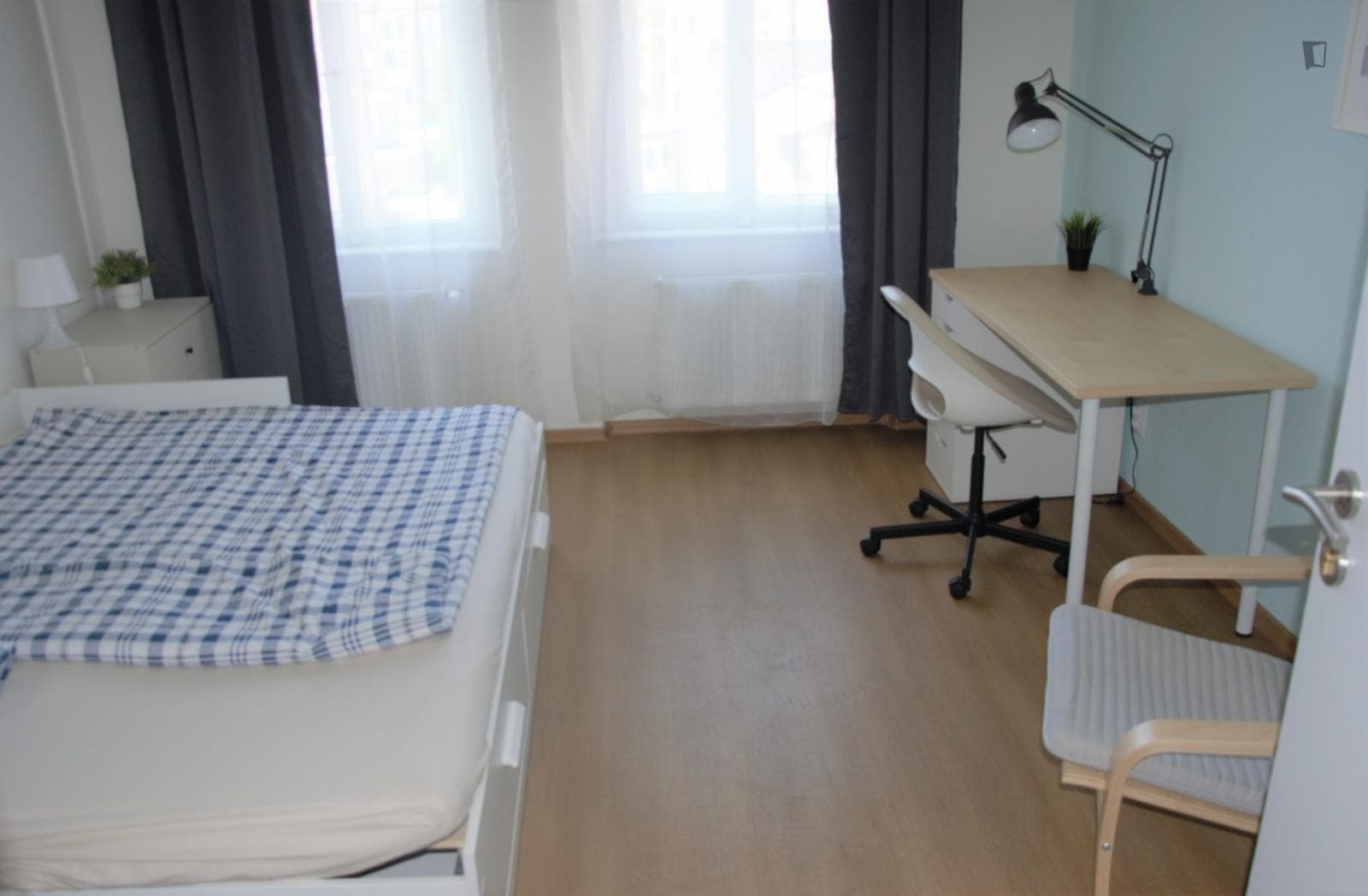 Very nice double bedroom in well-linked Prague 2 photo 1