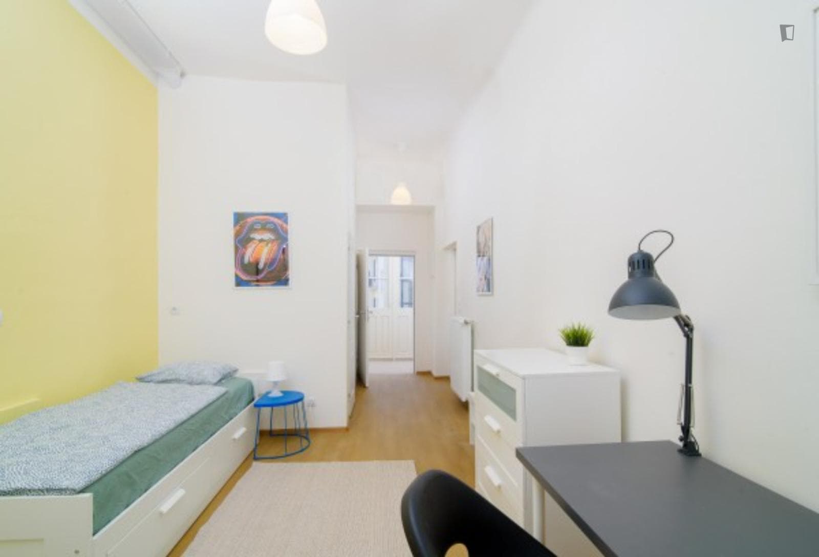 Cosy single bedroom in a 3-bedroom apartment close to Church of St. Ignatius photo 1