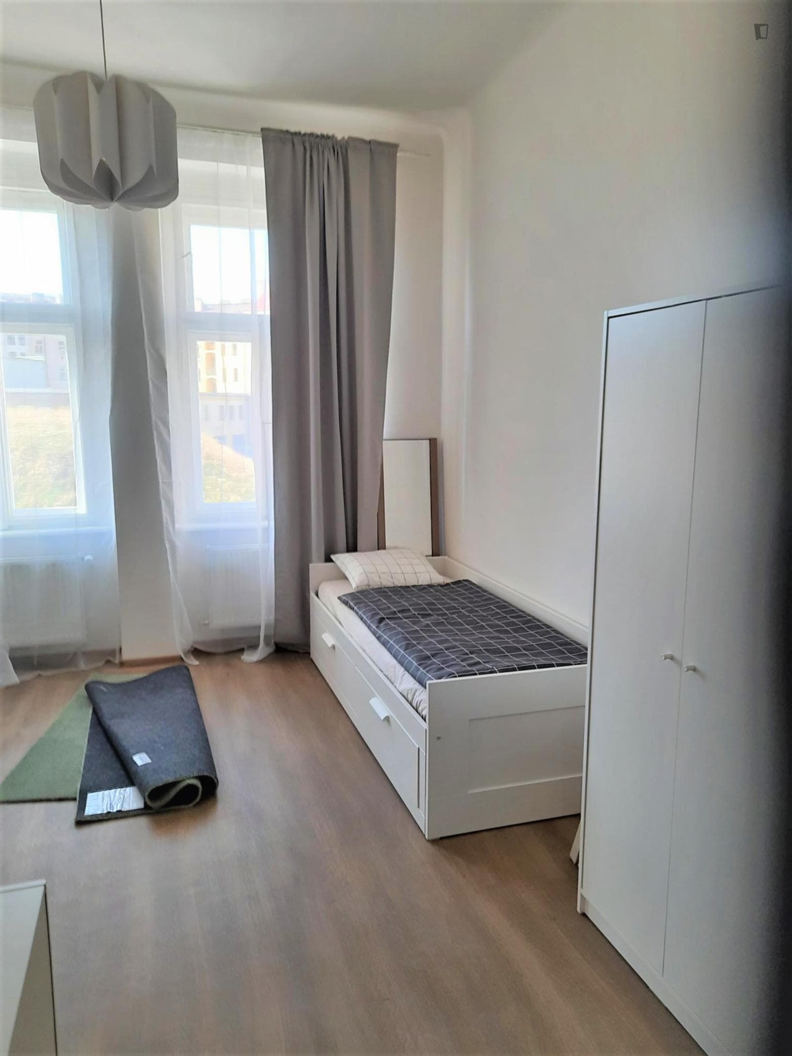 Comfy single bedroom in the Prague 2 district photo 1