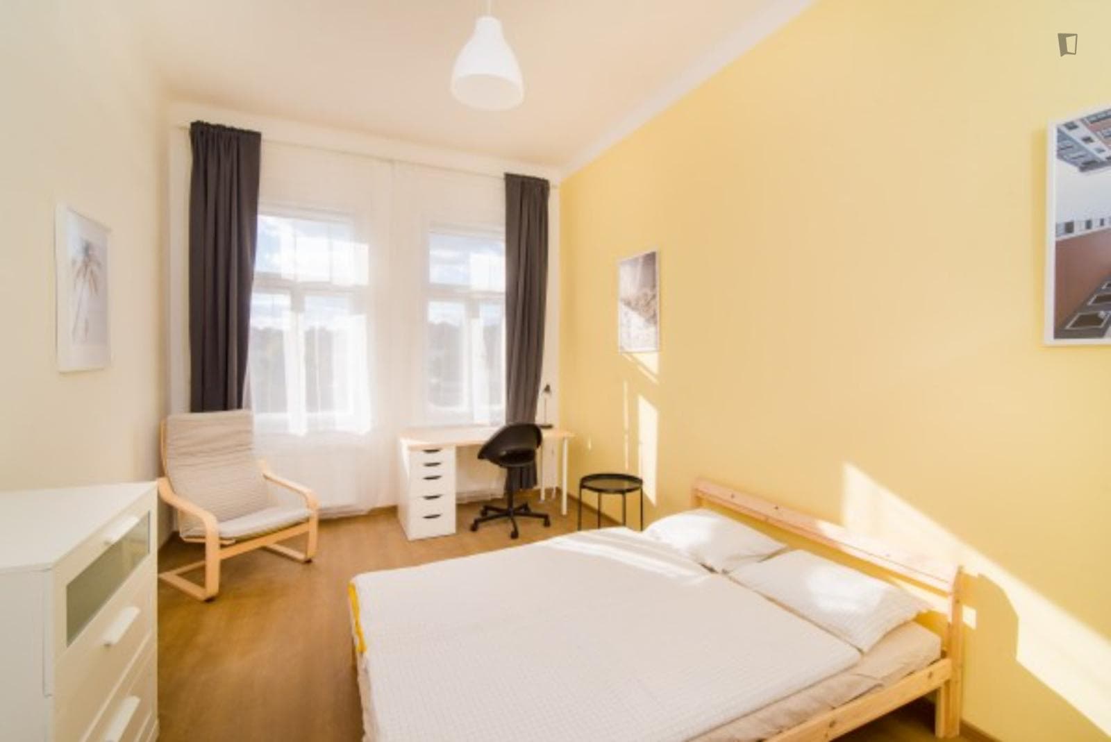 Comfy double bedroom in a 5-bedroom apartment close to Riegrovy sady photo 1