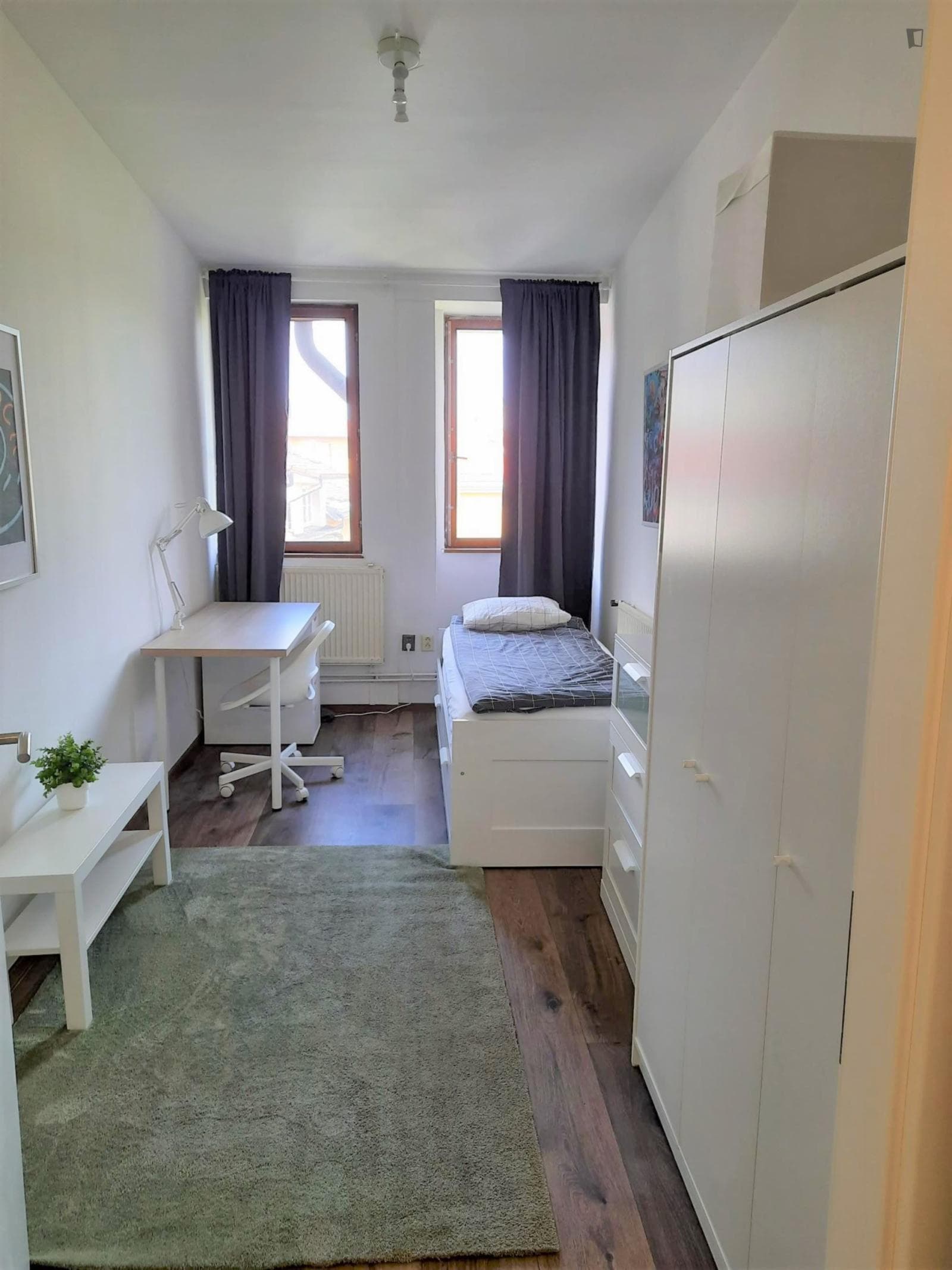 Welcoming single bedroom in a 7-bedroom apartment close to New Town photo 1