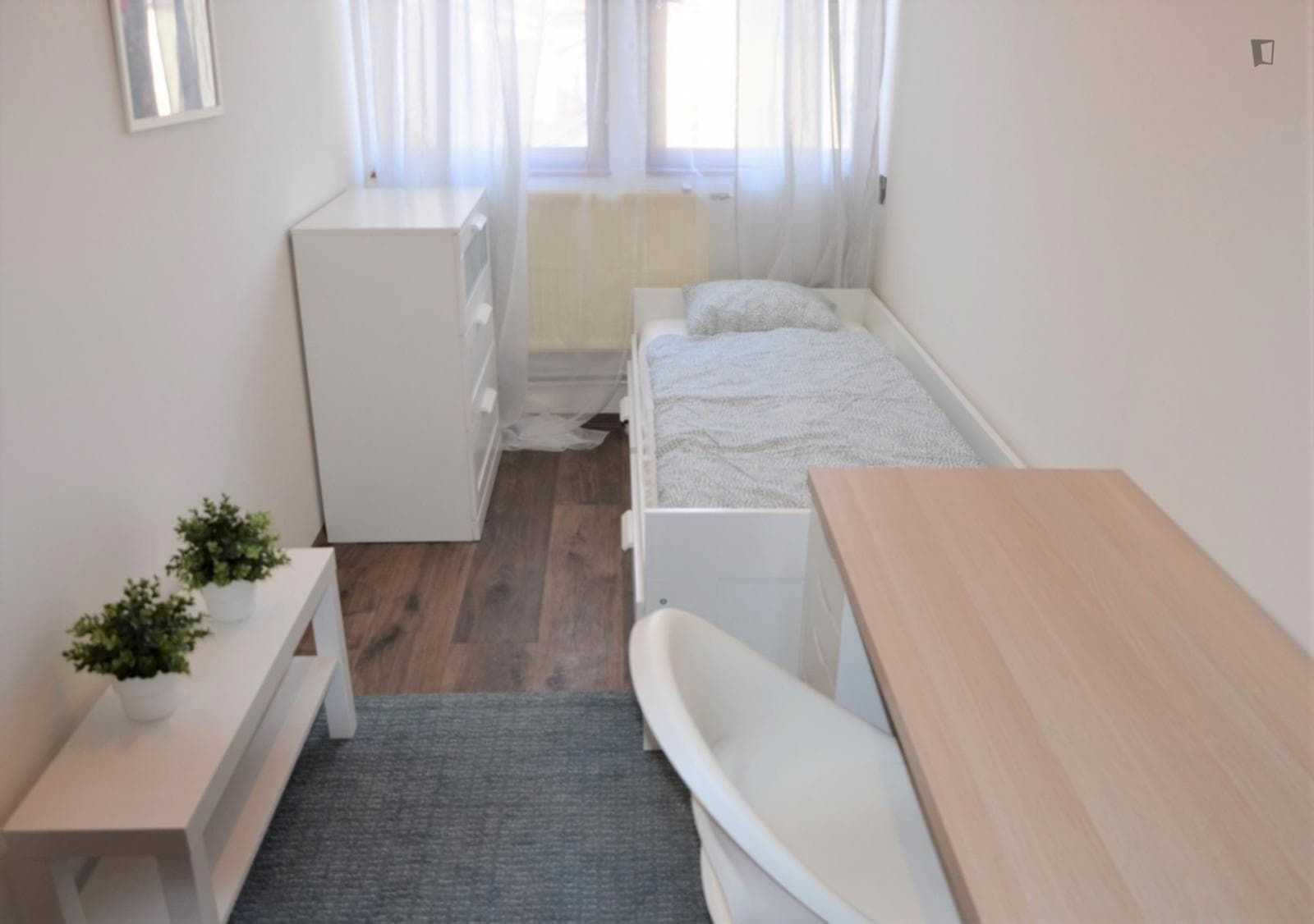 Inviting single bedroom in a 7-bedroom apartment close to Narodni Museum photo 1