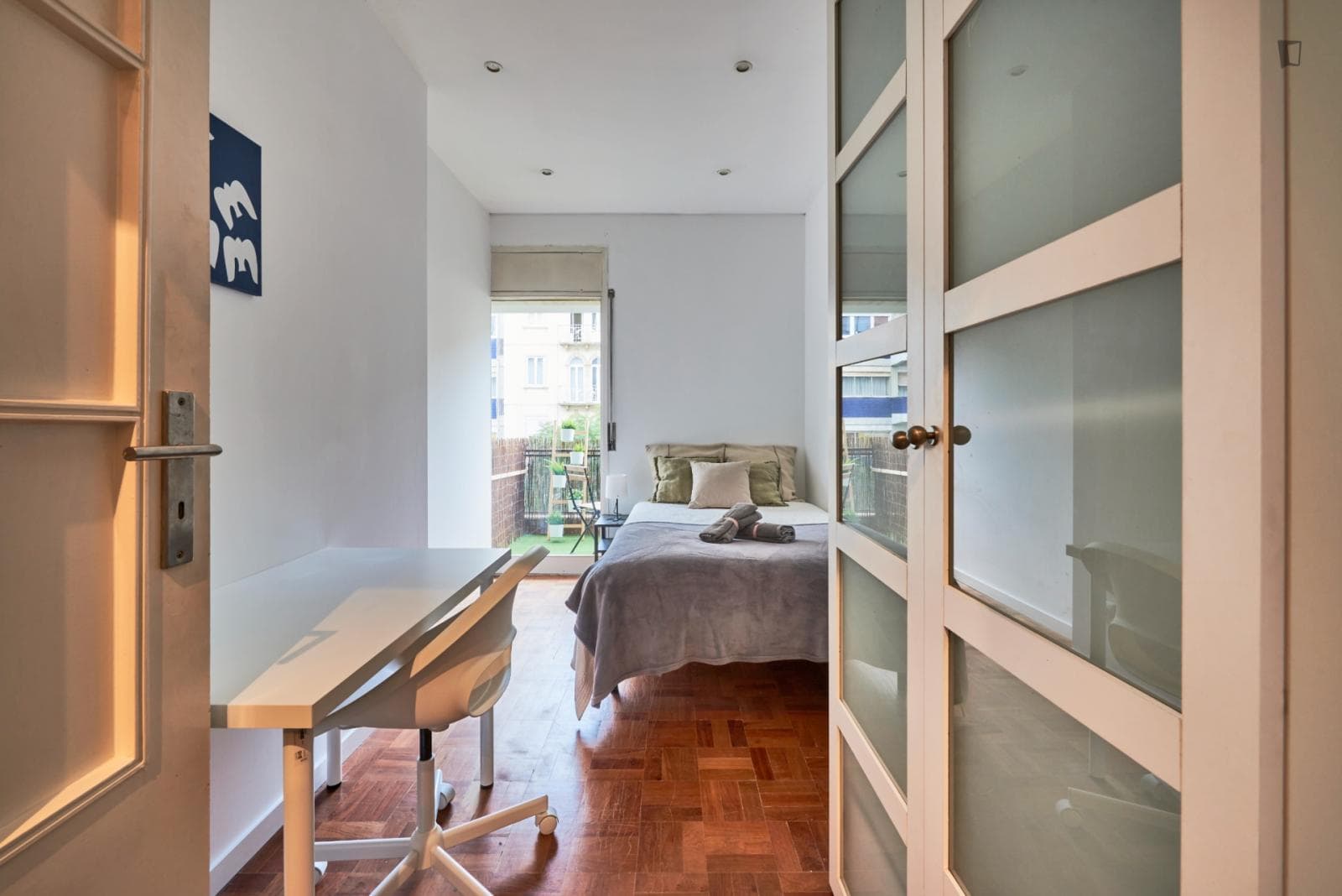 Lovely double bedroom close to Saldanha metro station photo 1