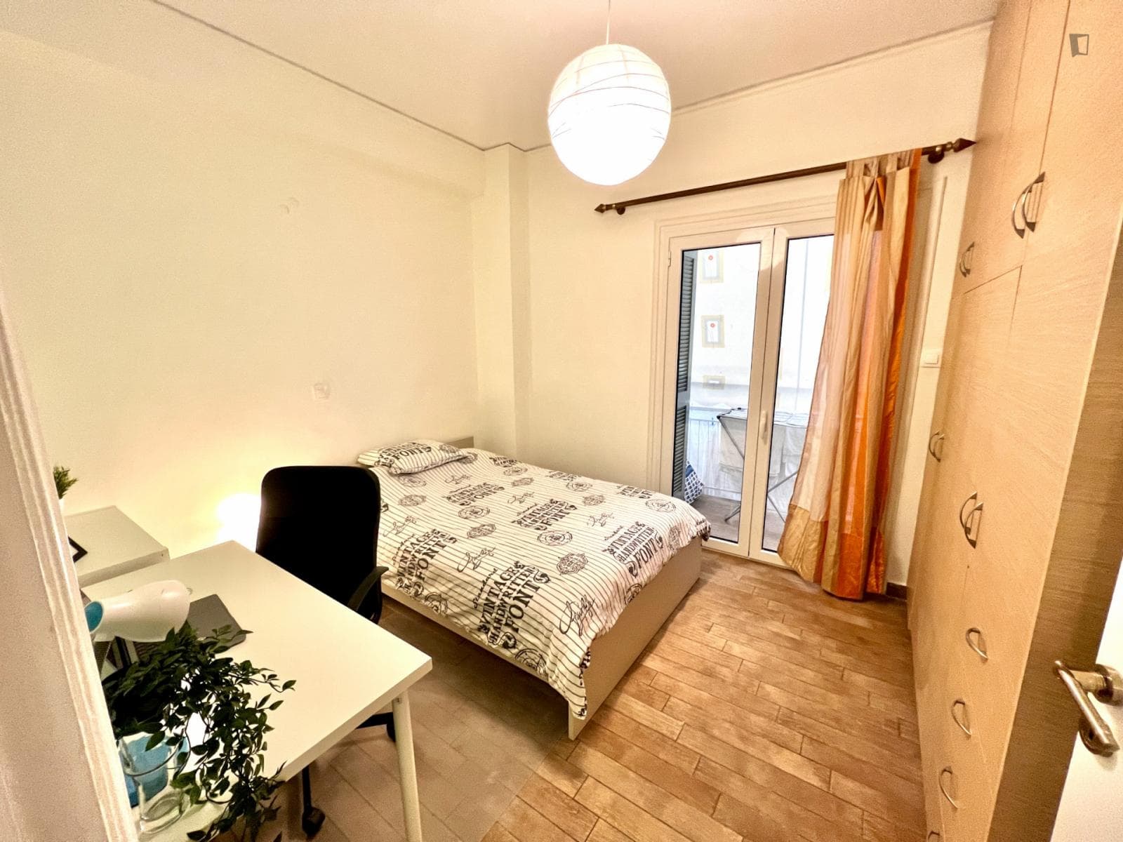 Neat double bedroom in Neapoli photo 1